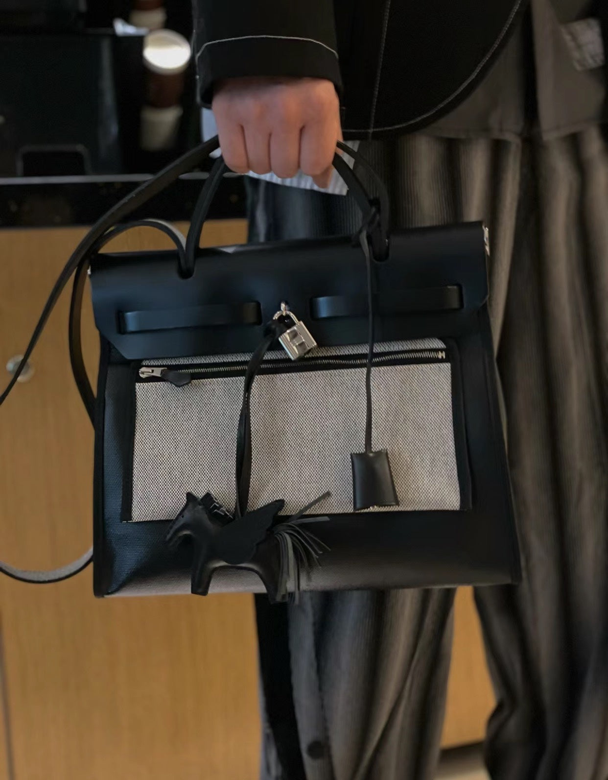 Modern Black Structured Handbag - Elegant Top-Handle Tote for Everyday Use