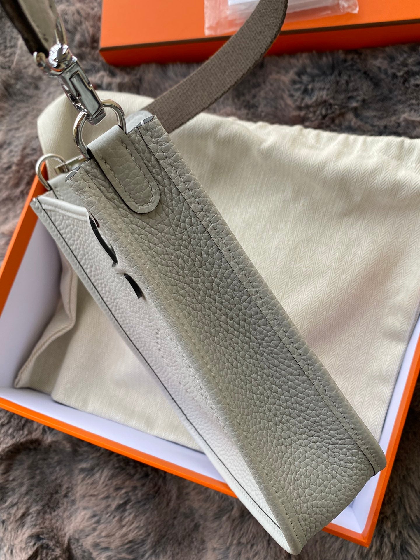 Hermès Evelyne TPM Clemence Leather Crossbody Bag - Light Grey