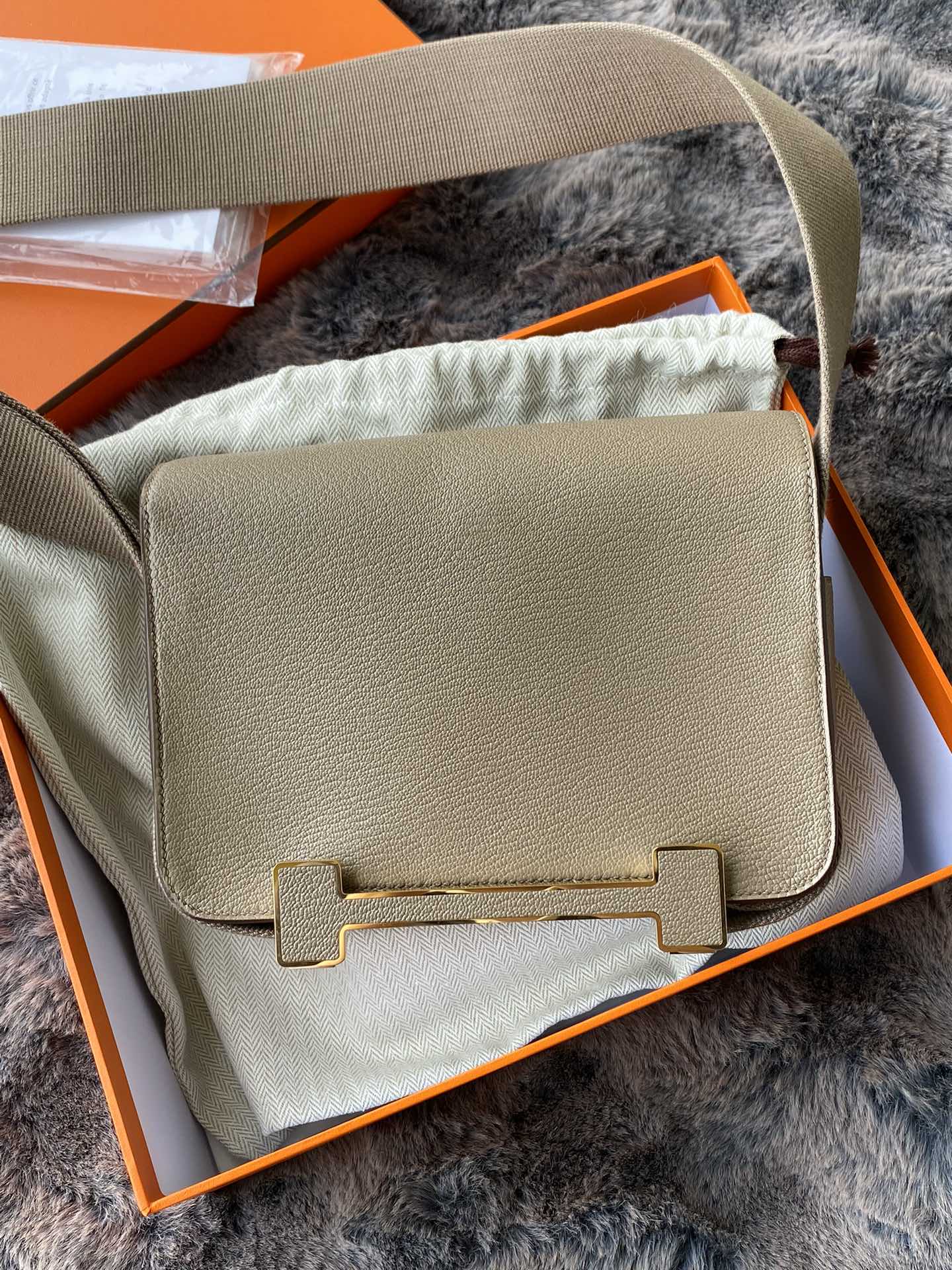 Hermès Constance Leather Shoulder Bag with Iconic H Clasp - Beige