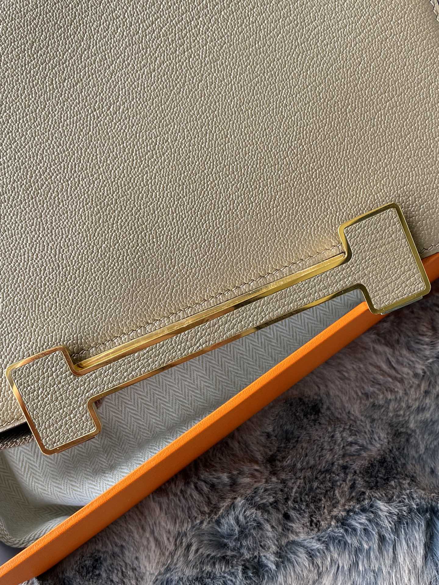 Hermès Constance Leather Shoulder Bag with Iconic H Clasp - Beige
