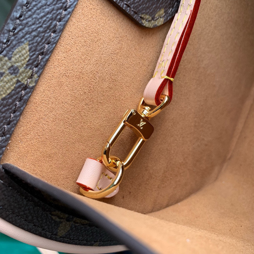 Louis Vuitton Monogram Boite Chapeau Souple Round Handbag
