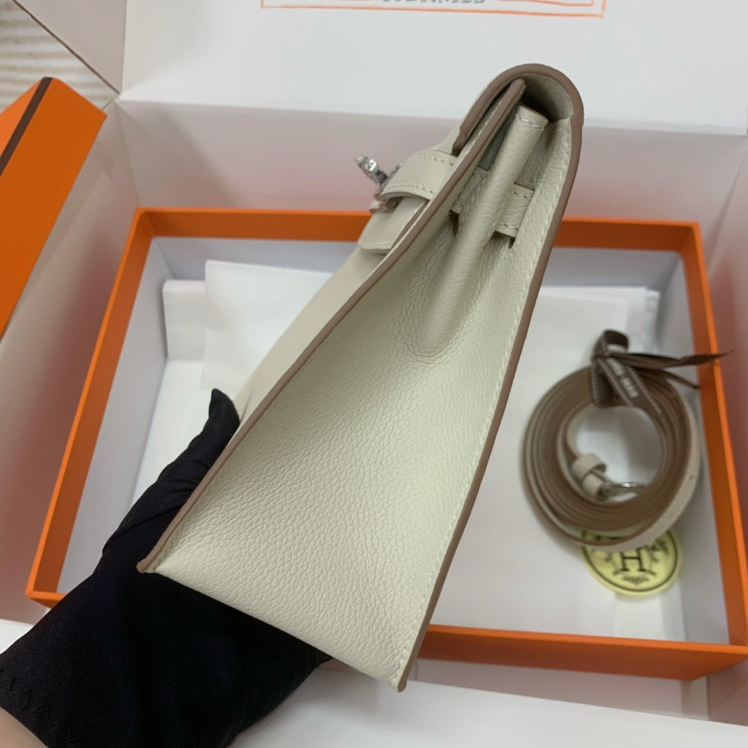 Hermès Kelly To Go Wallet Epsom Leather Cream with Palladium Hardware