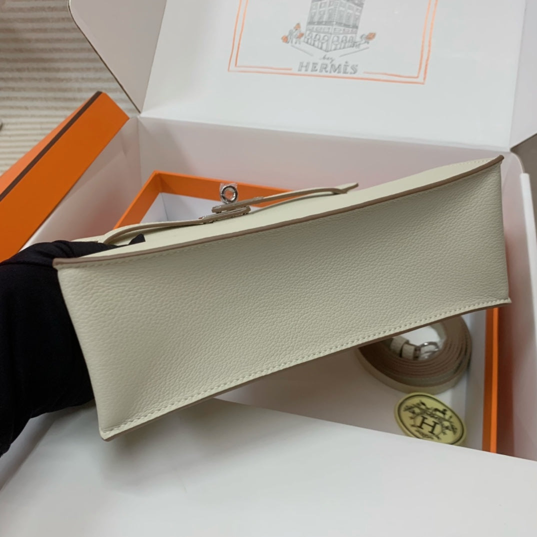 Hermès Kelly To Go Wallet Epsom Leather Cream with Palladium Hardware