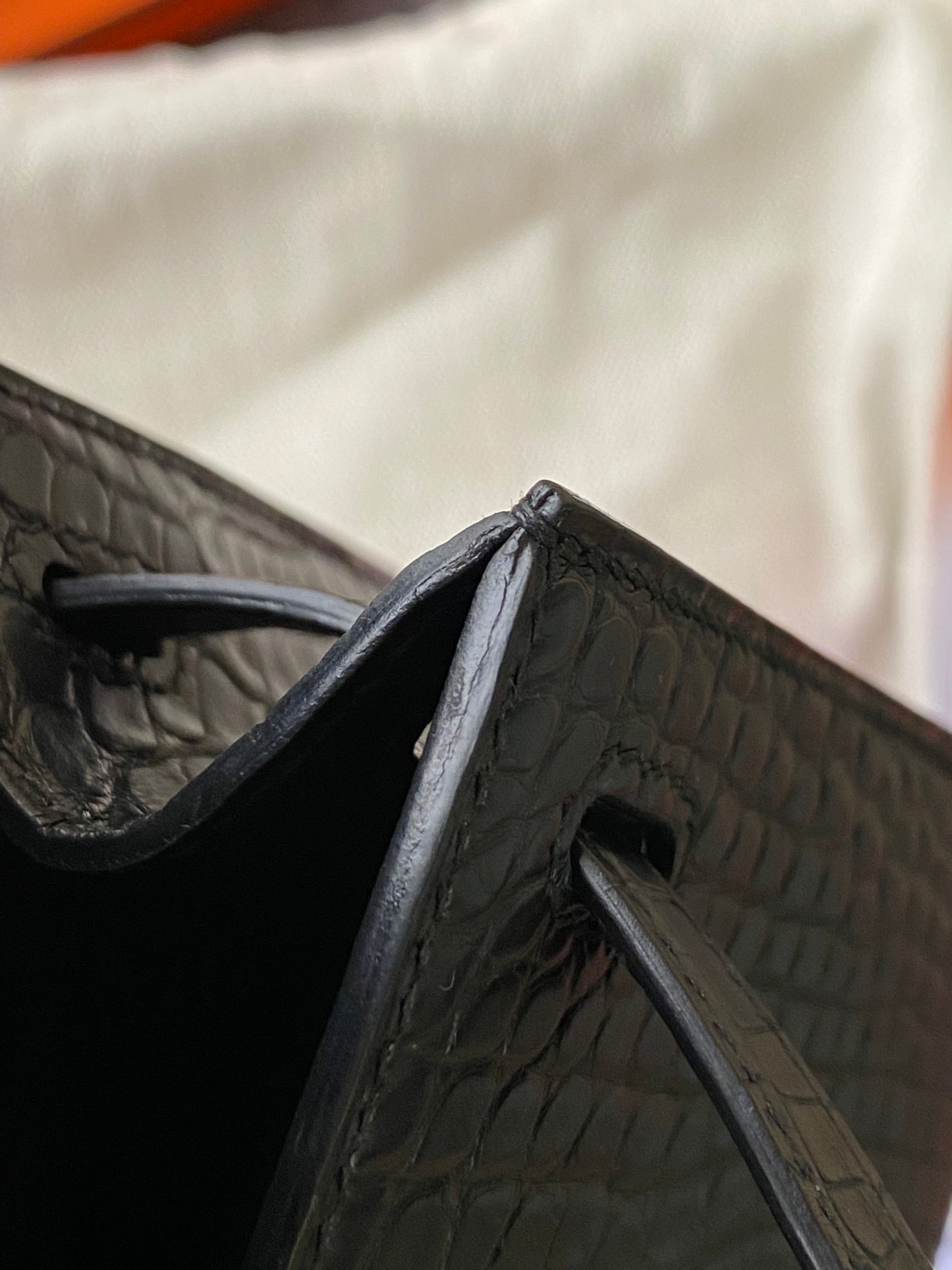 Luxury Black Crocodile Matte Leather Handbag with Silver Turn-Lock Hardware