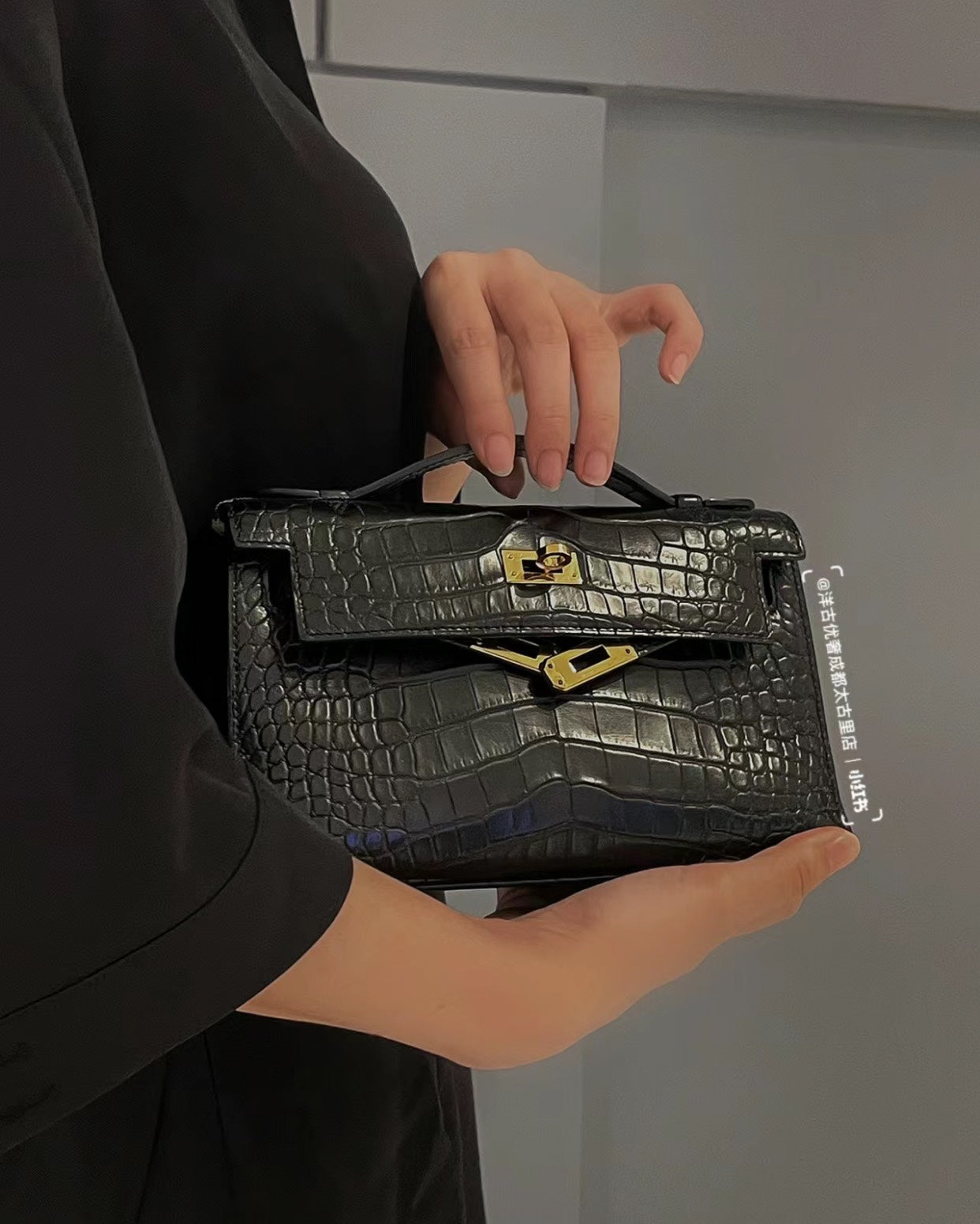 Luxury Black Crocodile-Embossed Leather Top-Handle Bag with Gold Hardware