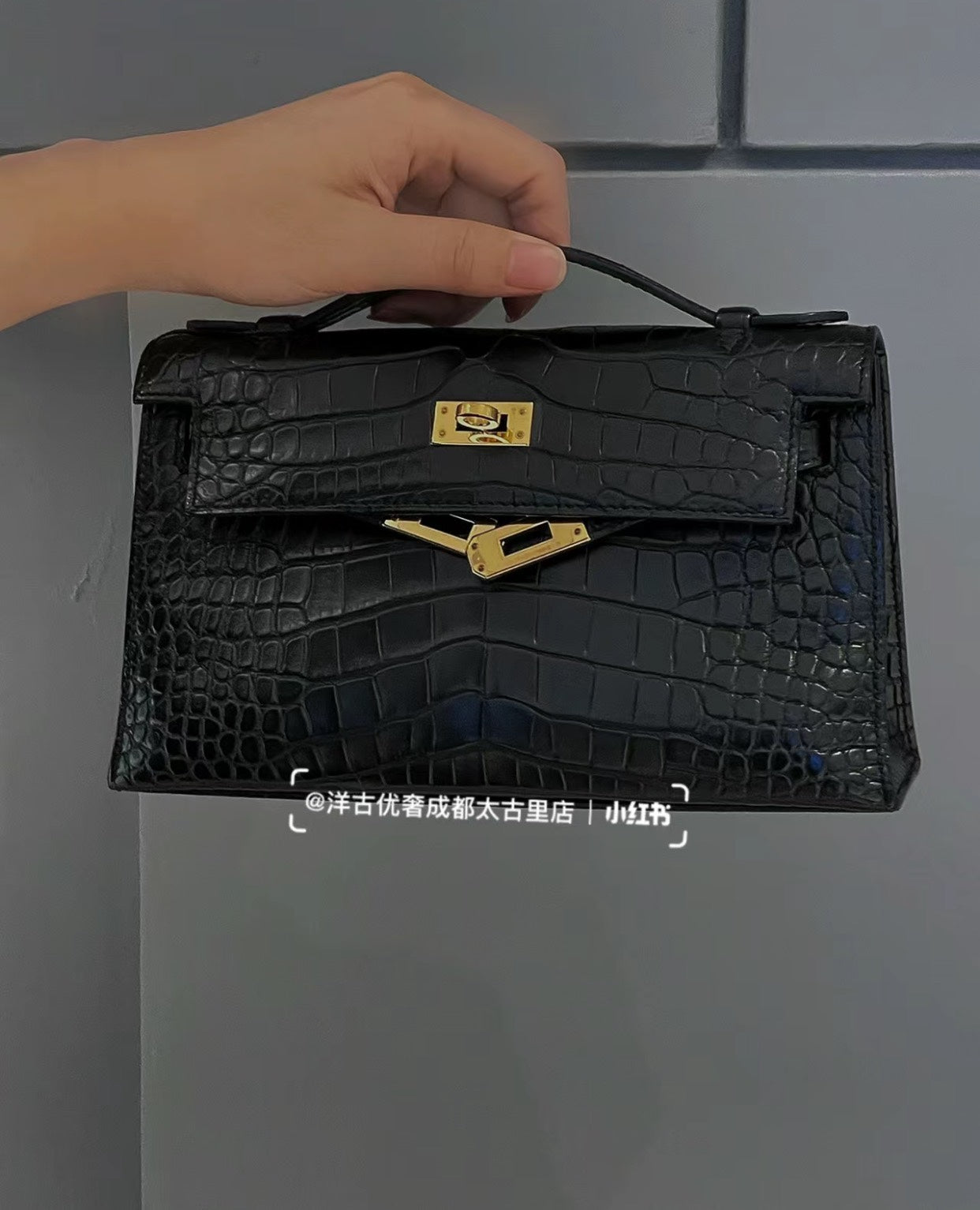 Luxury Black Crocodile-Embossed Leather Top-Handle Bag with Gold Hardware