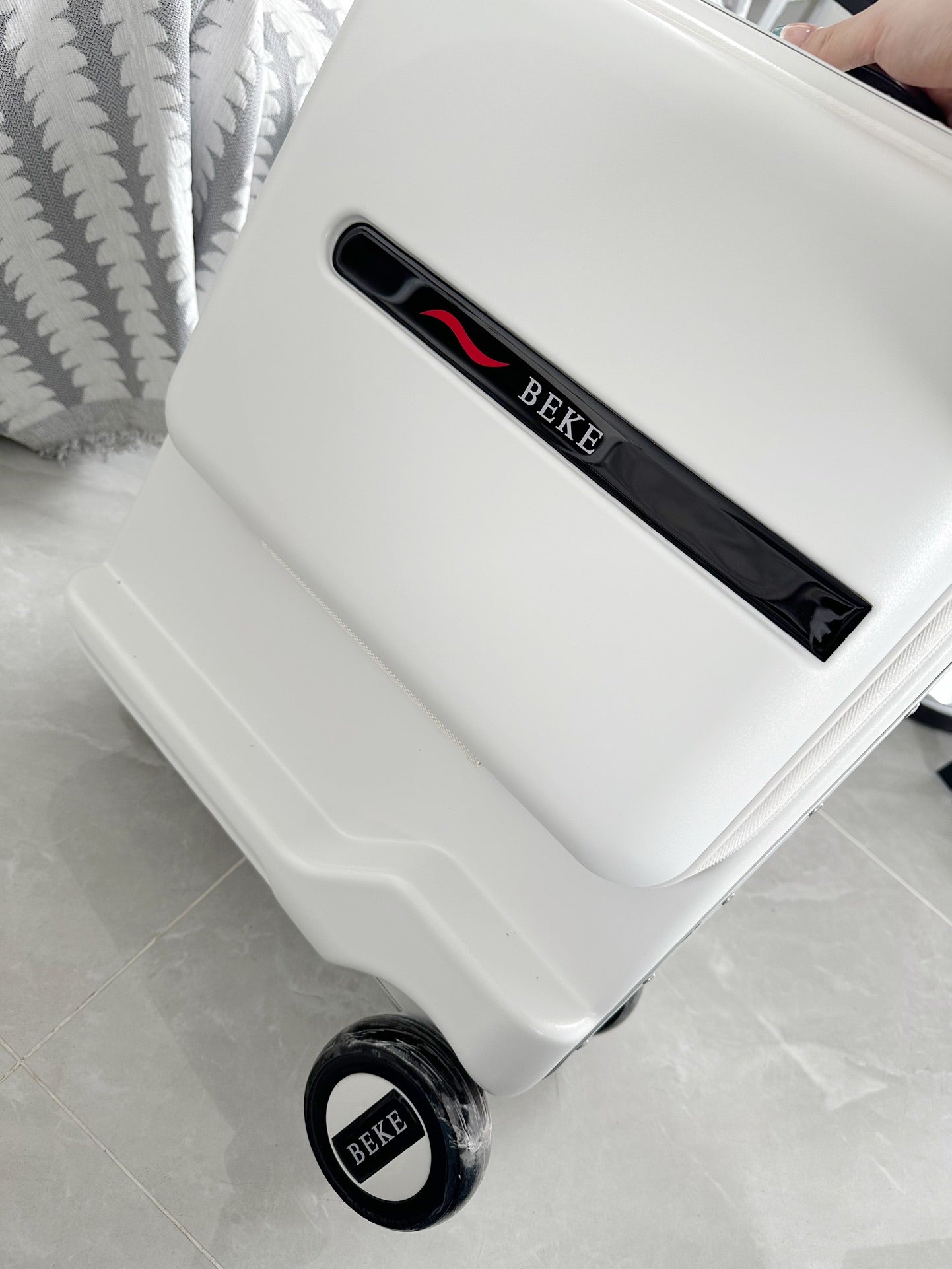 White Hardshell Kids Ride-On Scooter Suitcase for Travel