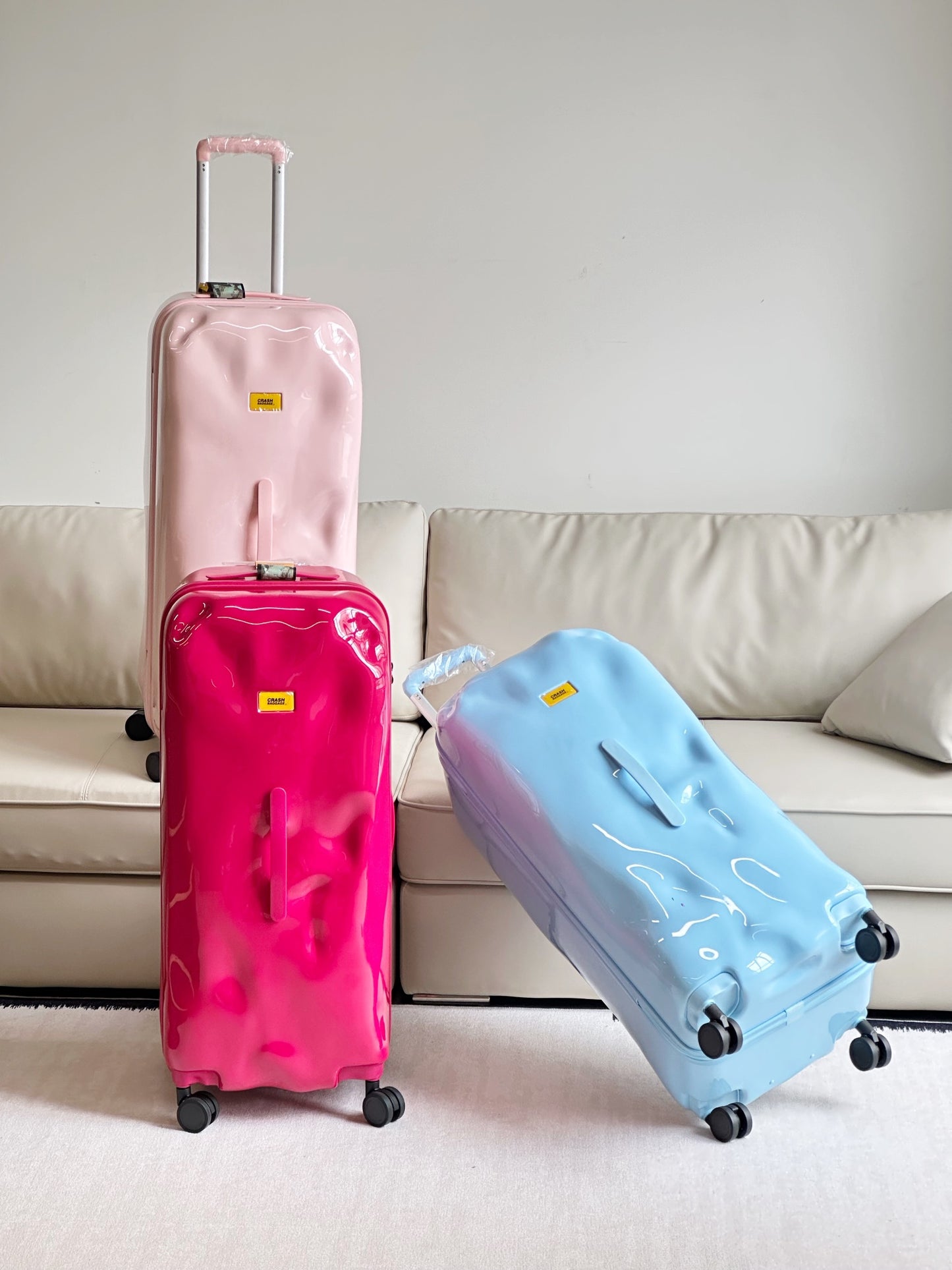 Modern Dented Hard Shell Spinner Suitcase Glossy Travel Luggage