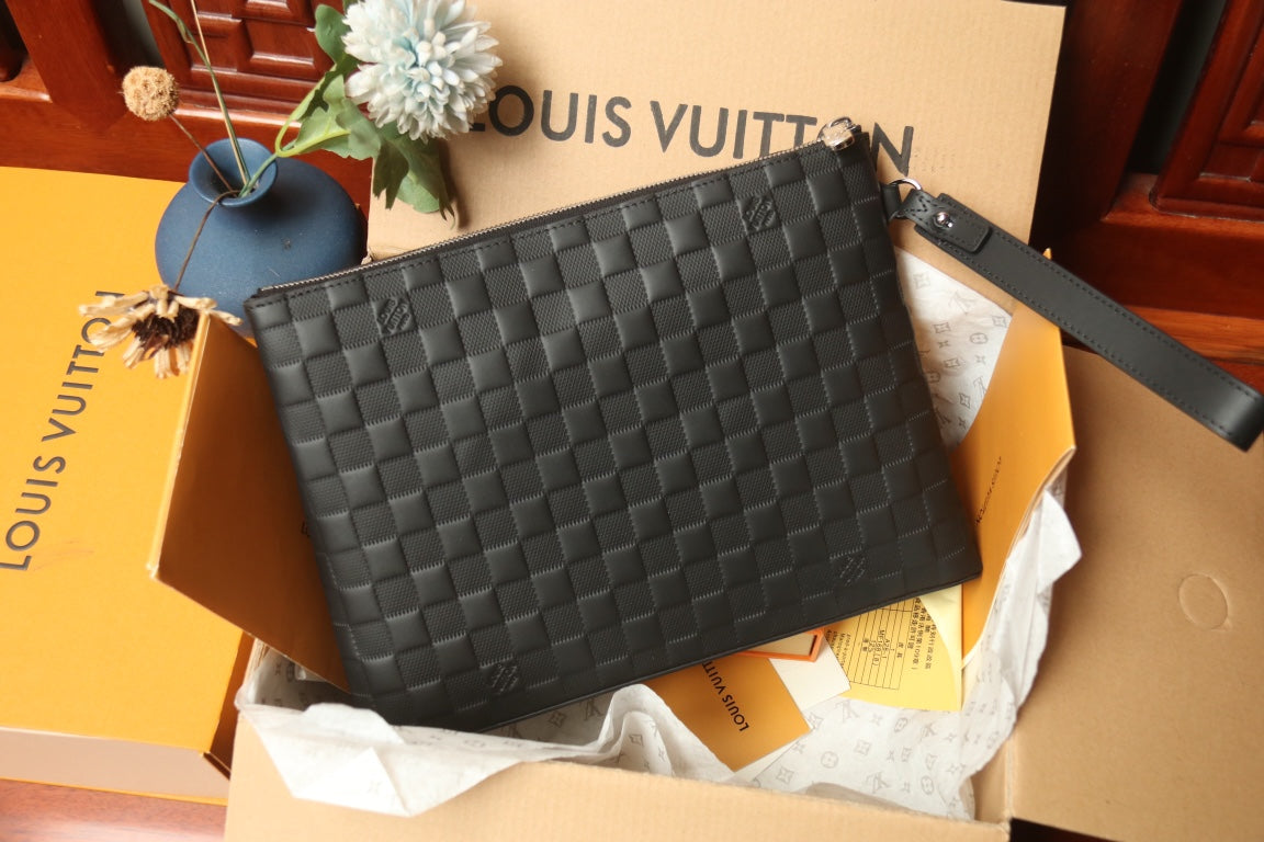 Louis Vuitton Damier Infini Leather Men's Pouch Clutch Bag - Black Onyx