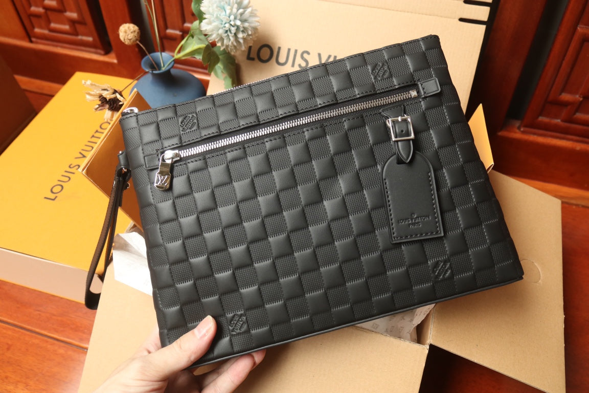 Louis Vuitton Damier Infini Leather Men's Pouch Clutch Bag - Black Onyx