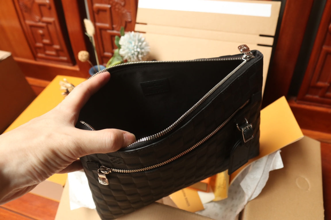Louis Vuitton Damier Infini Leather Men's Pouch Clutch Bag - Black Onyx