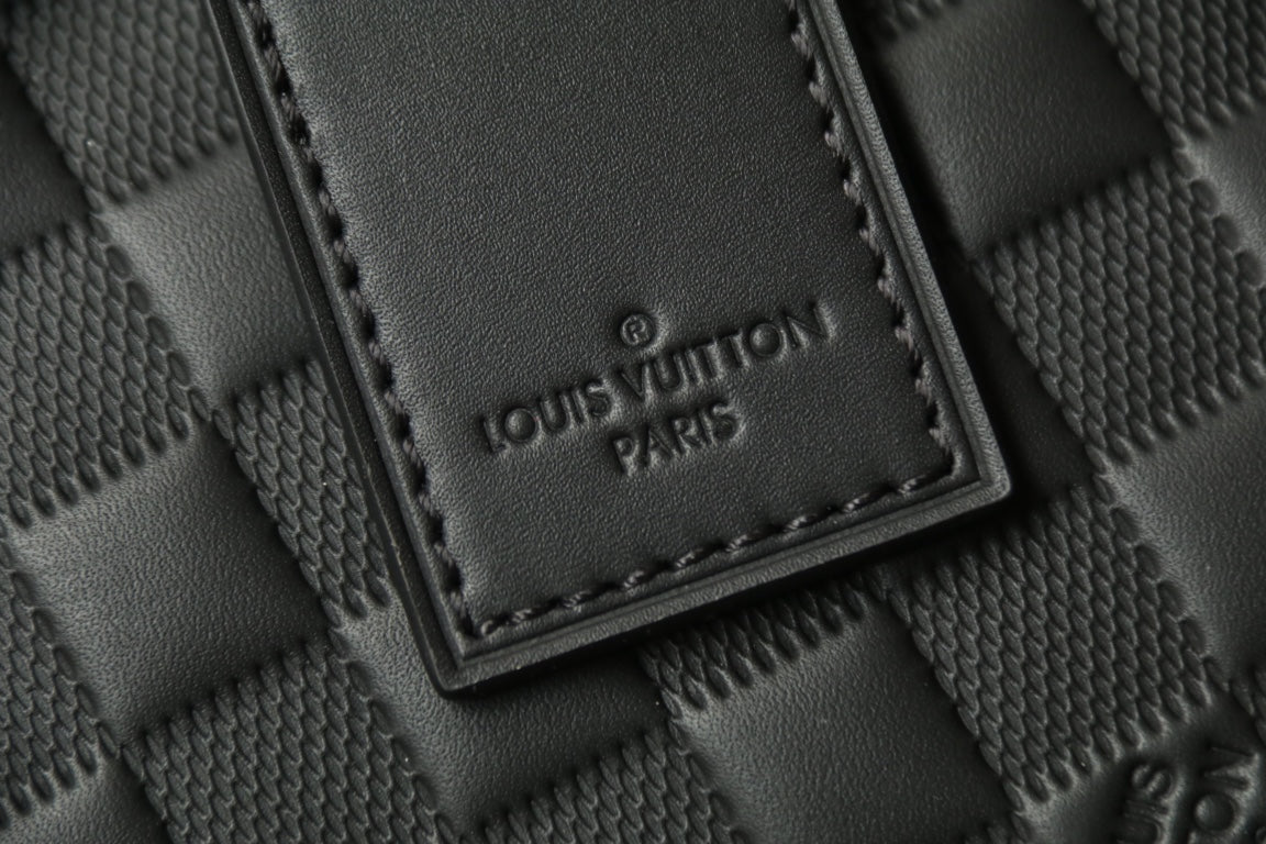 Louis Vuitton Damier Infini Leather Men's Pouch Clutch Bag - Black Onyx