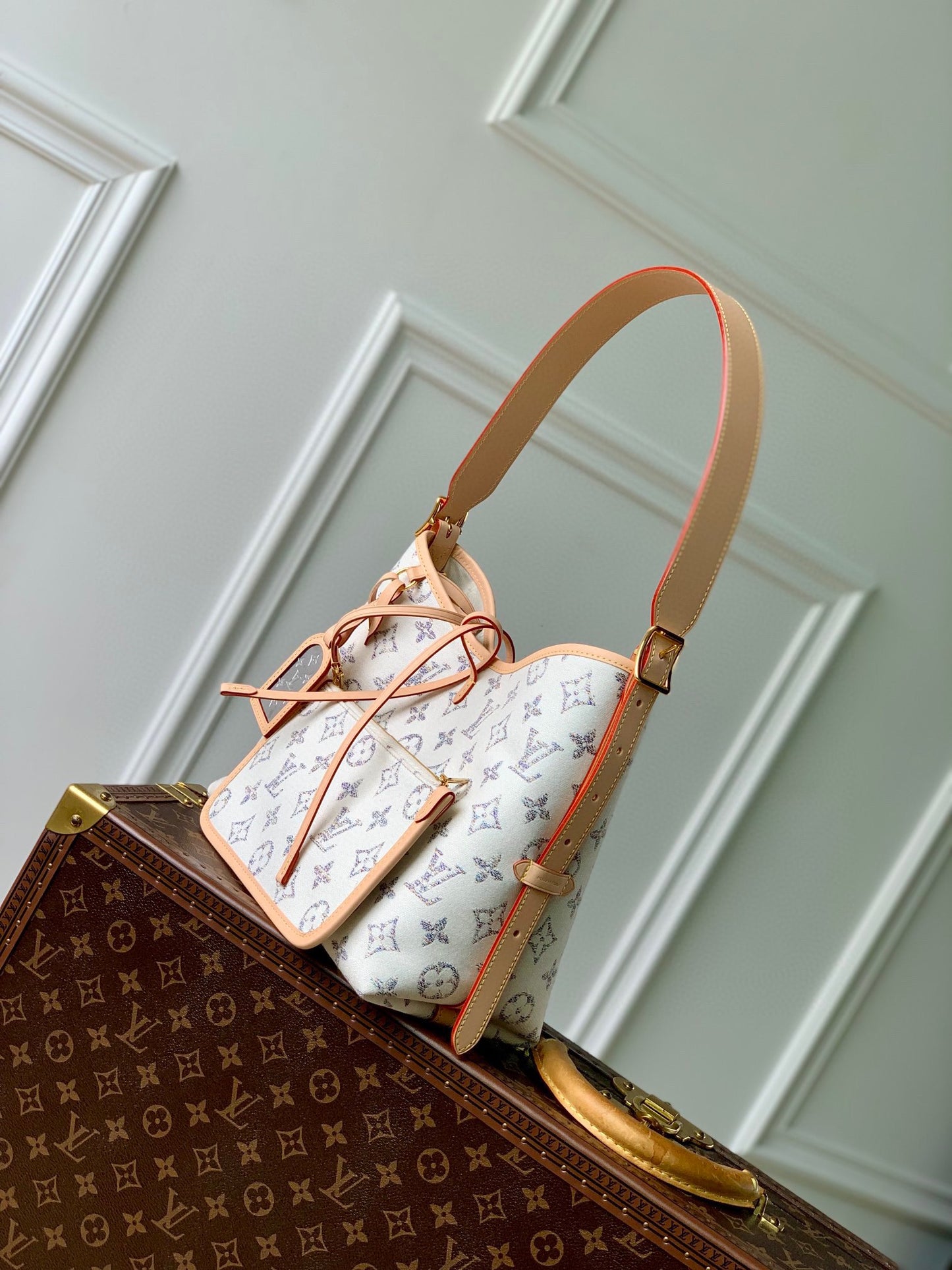 Louis Vuitton Carryall MM Monogram Canvas Handbag - Cream/Blue