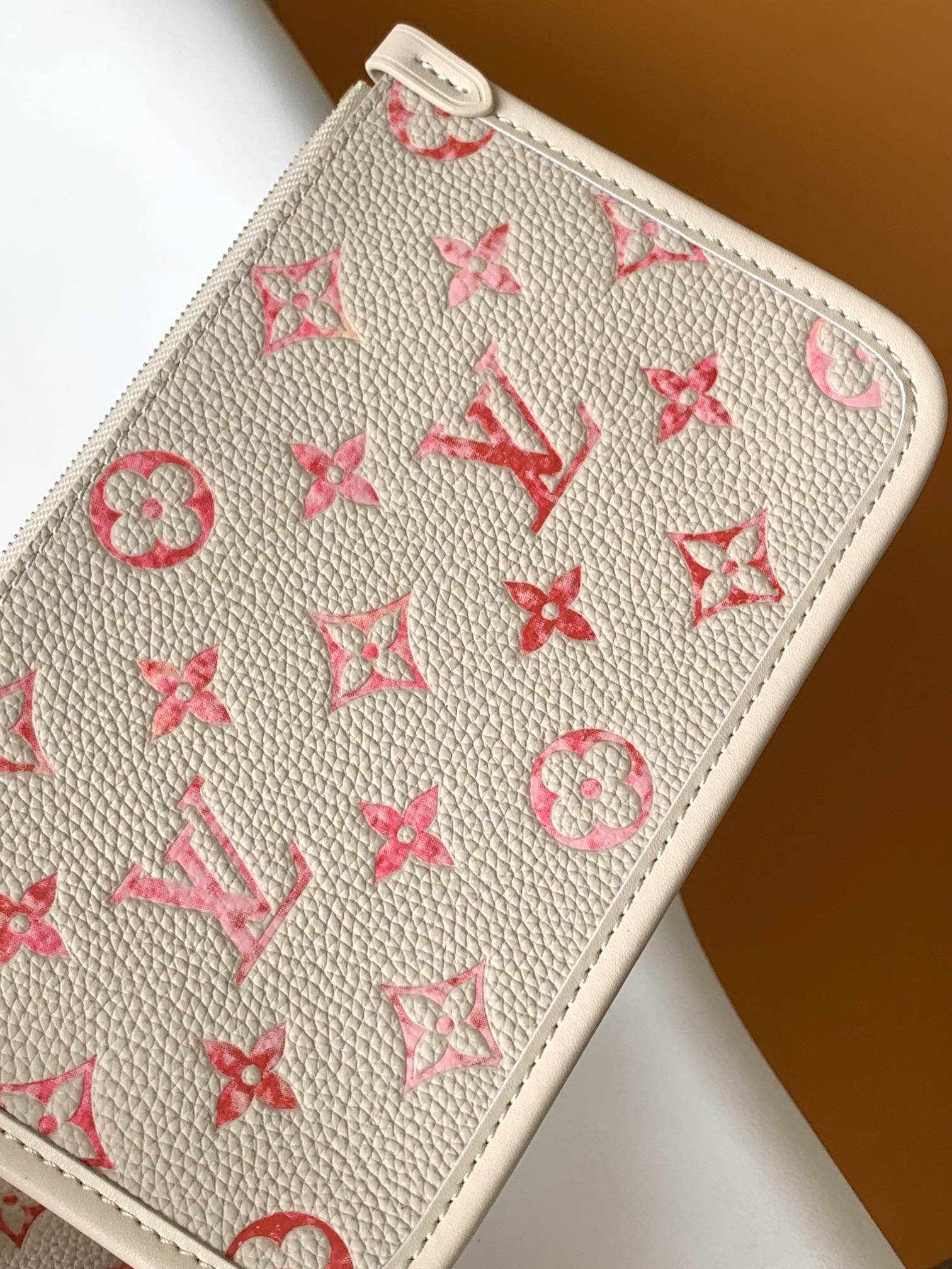 Louis Vuitton Carryall MM Monogram Mahina Leather Handbag - Pink/Peach Gradient