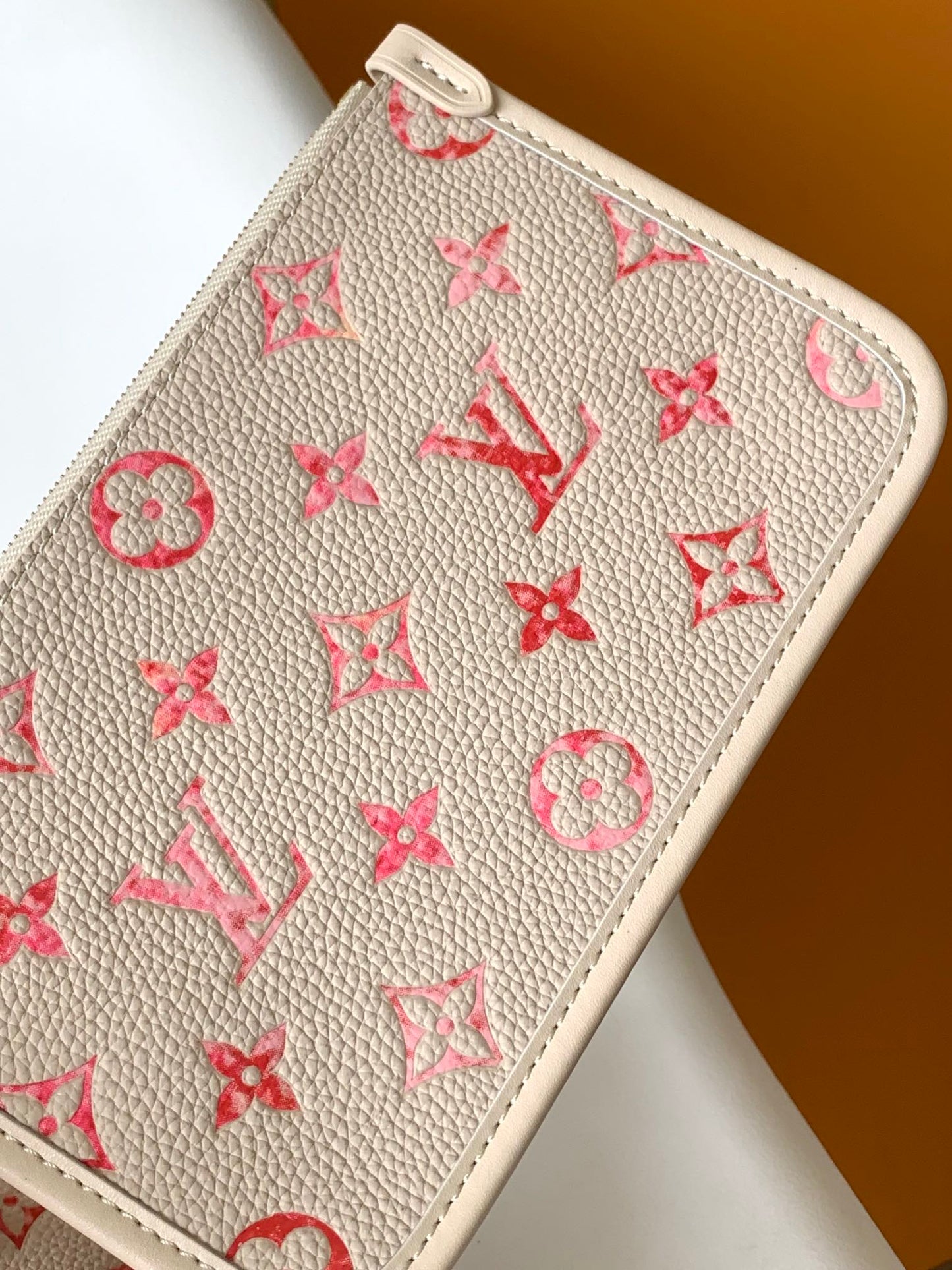 Louis Vuitton Carryall MM Monogram Mahina Leather Handbag - Pink/Peach Gradient