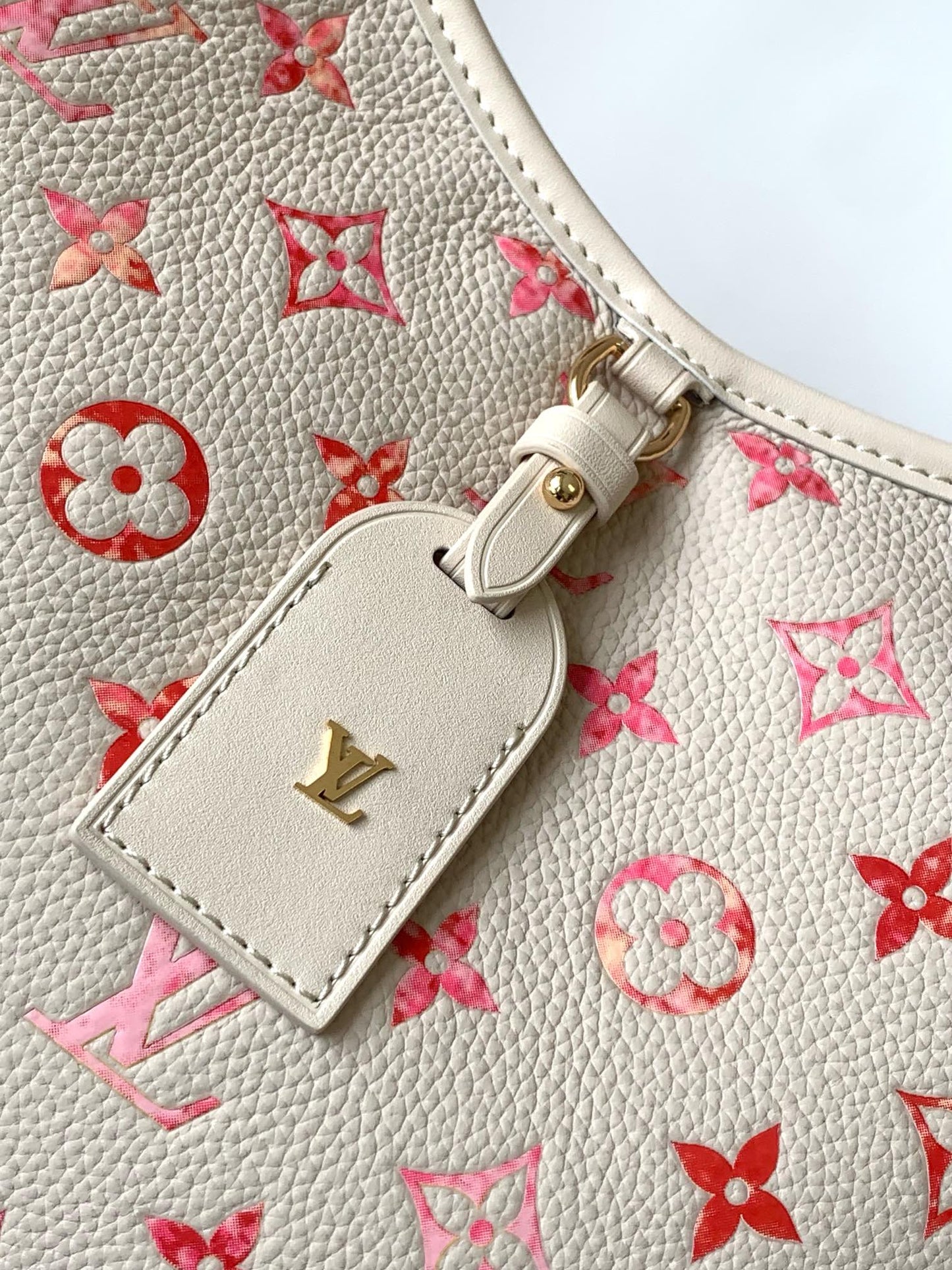 Louis Vuitton Carryall MM Monogram Mahina Leather Handbag - Pink/Peach Gradient