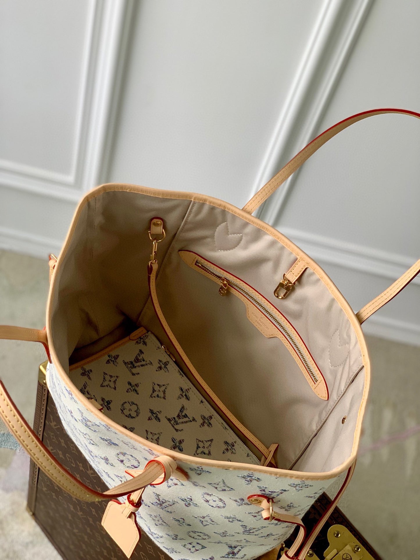 Louis Vuitton Neverfull MM Tote Bag - White Monogram Canvas with Leather Trim
