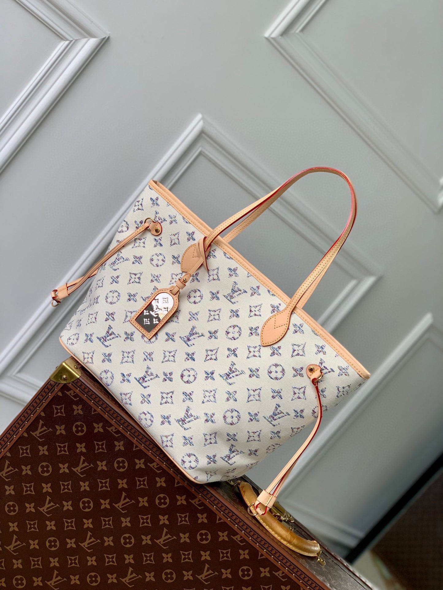 Louis Vuitton Neverfull MM Tote Bag - White Monogram Canvas with Leather Trim