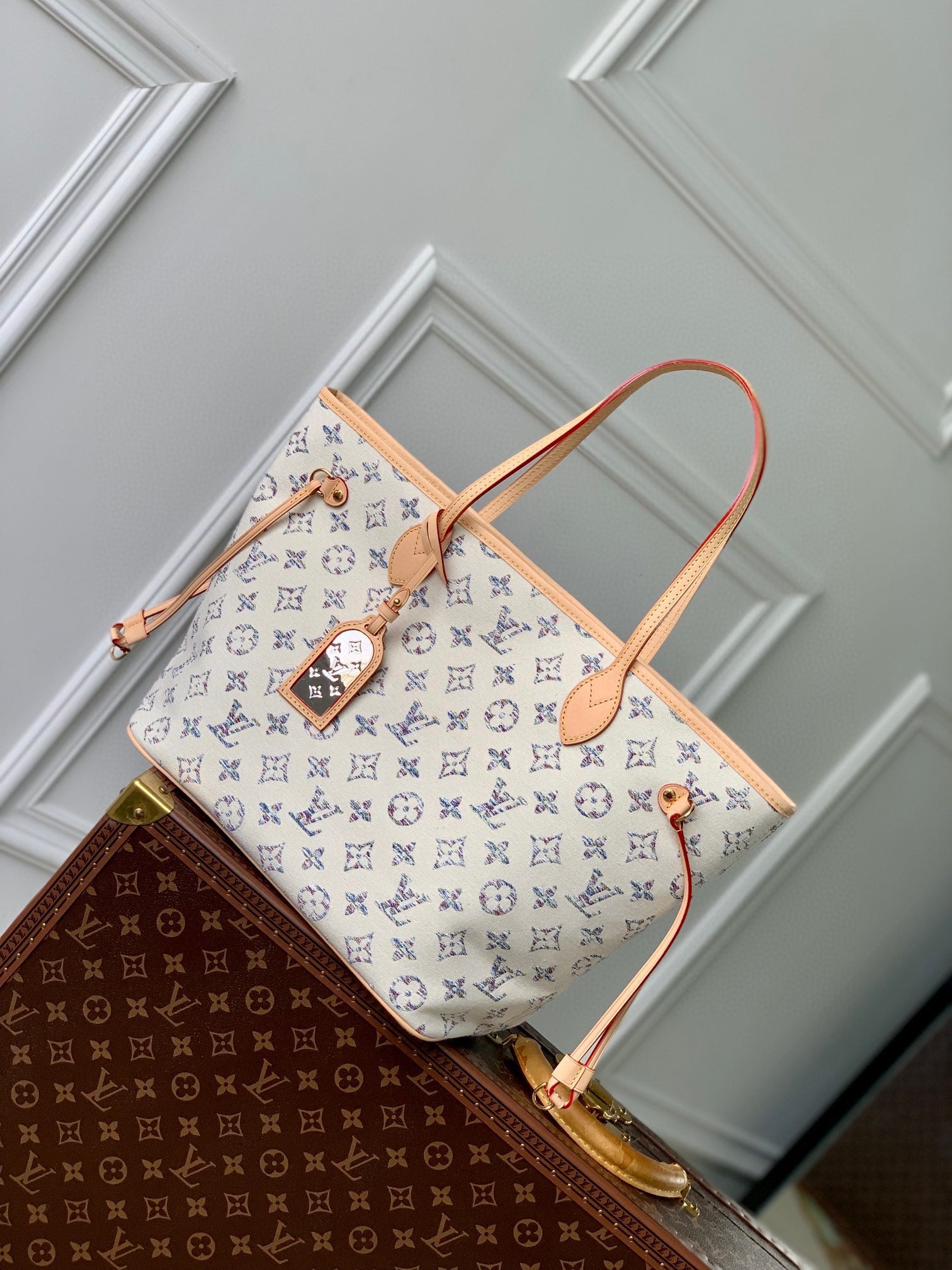 Louis Vuitton Neverfull MM Tote Bag - White Monogram Canvas with Leather Trim
