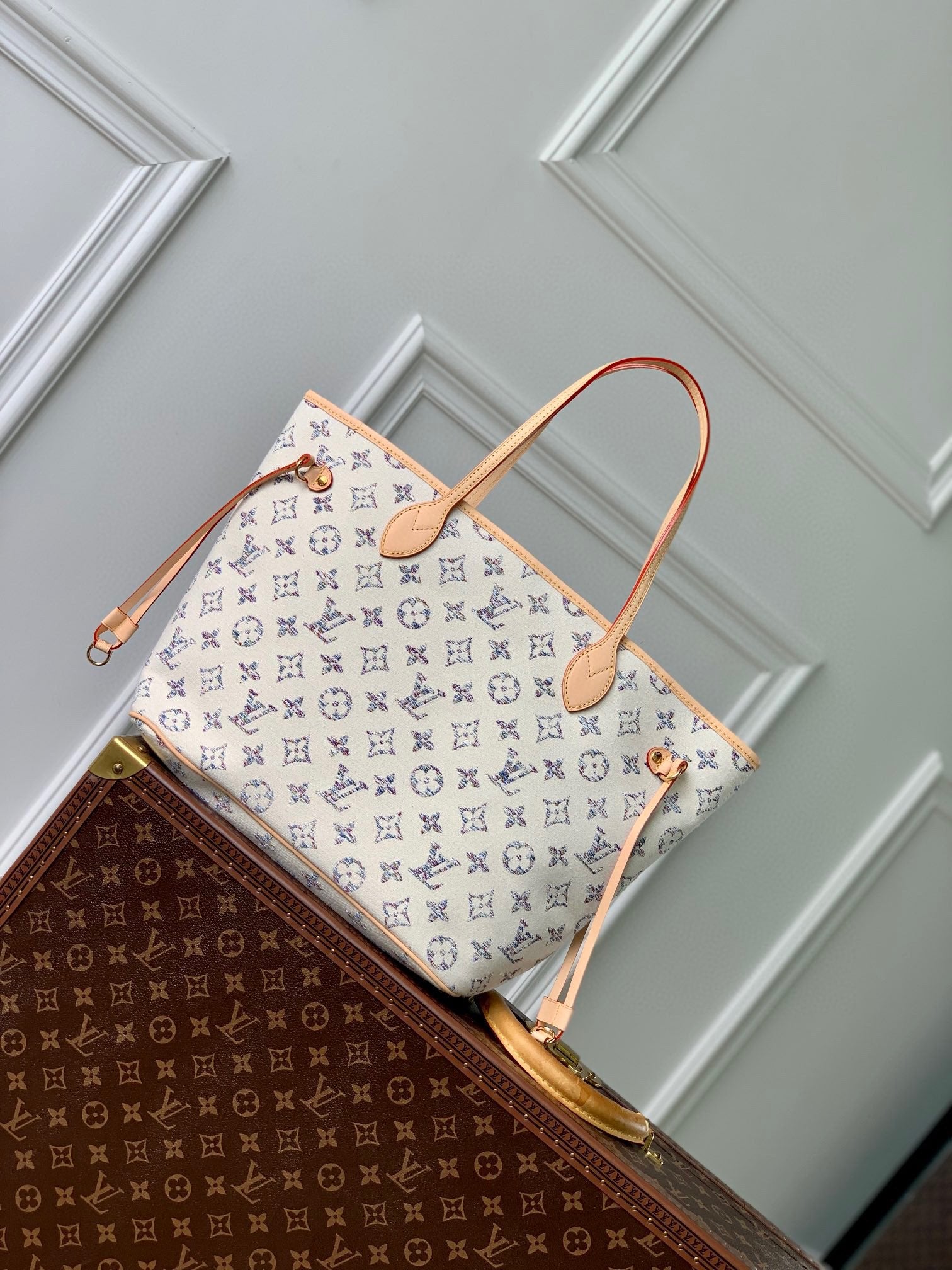 Louis Vuitton Neverfull MM Tote Bag - White Monogram Canvas with Leather Trim