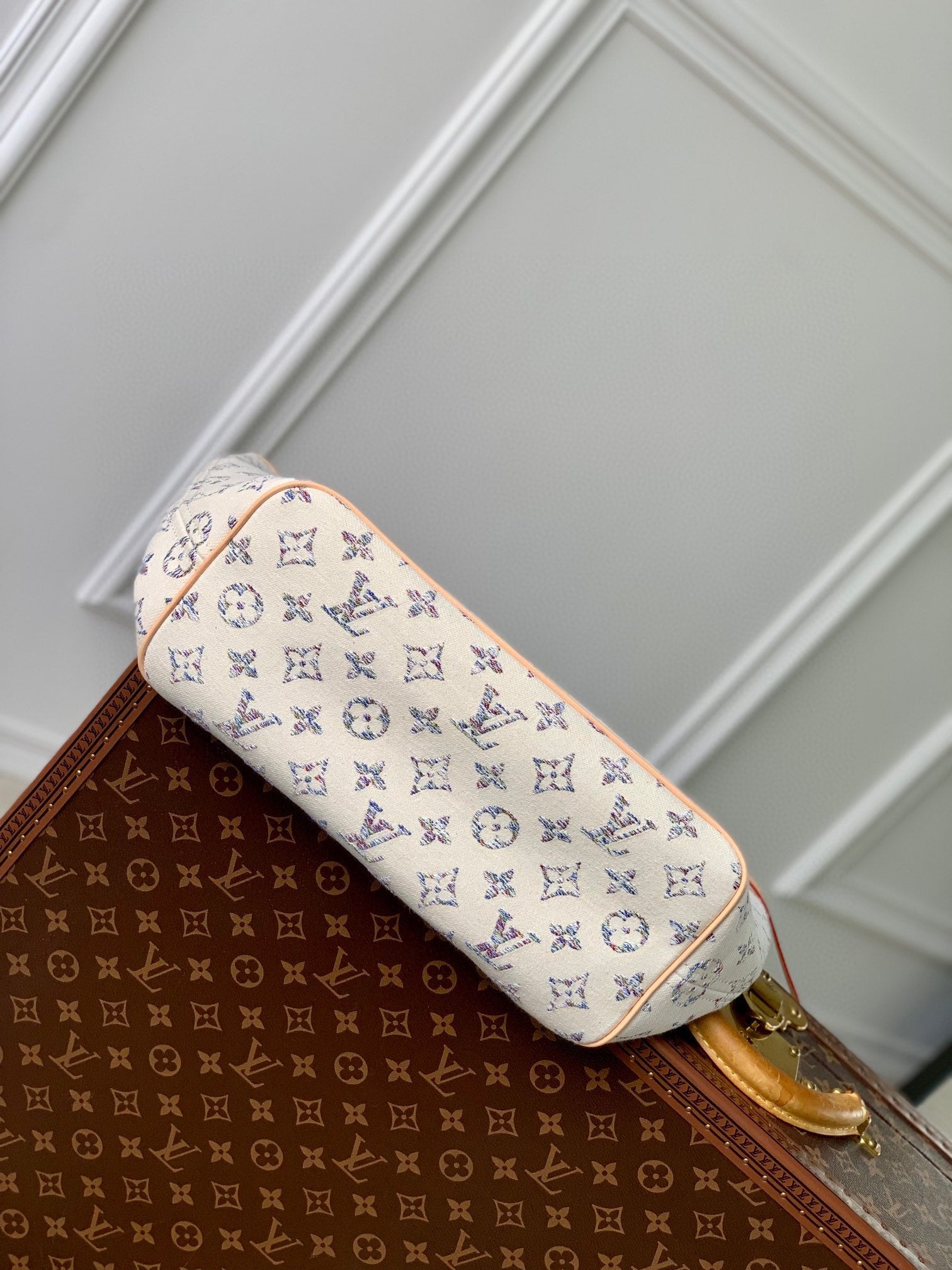 Louis Vuitton Neverfull MM Tote Bag - White Monogram Canvas with Leather Trim