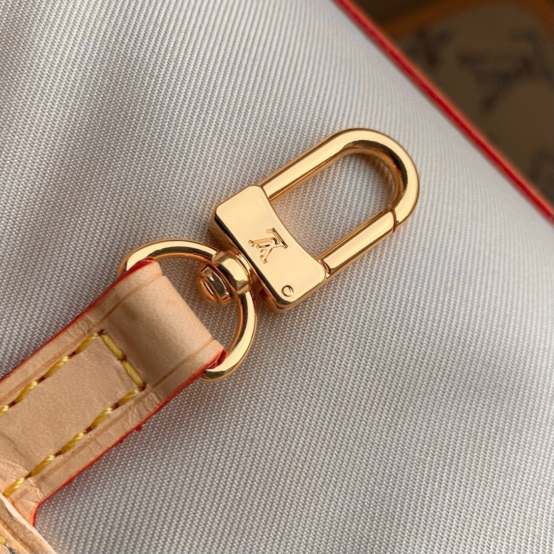 Louis Vuitton Neverfull MM Tote Bag - White Monogram Canvas with Leather Trim