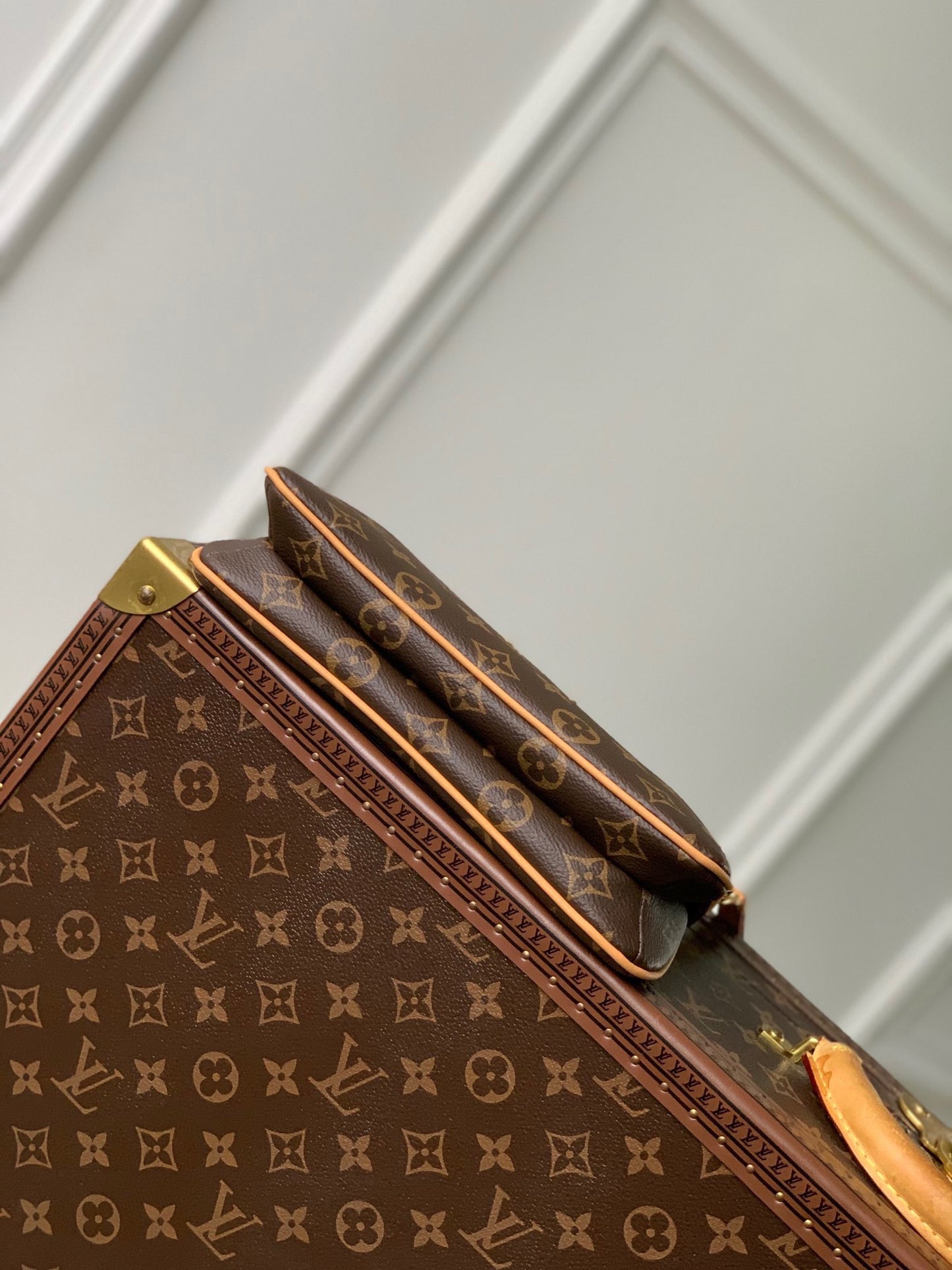Elegant Monogram Canvas Crossbody Bag with Gold Chain and Leather Strap