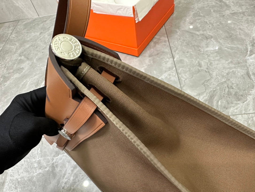 Hermès Herbag Zip 31 Canvas and Leather Handbag - Etoupe &amp; Tan