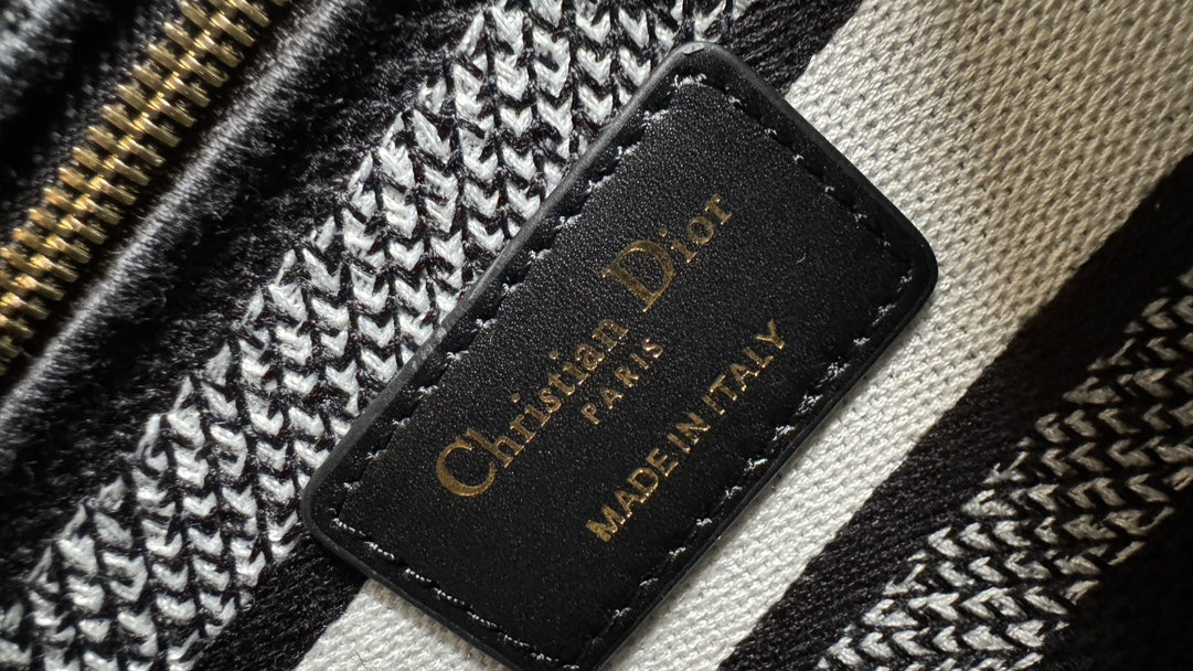 Christian Dior Medium Lady D-Lite Bag - Black Floral Embroidered Canvas