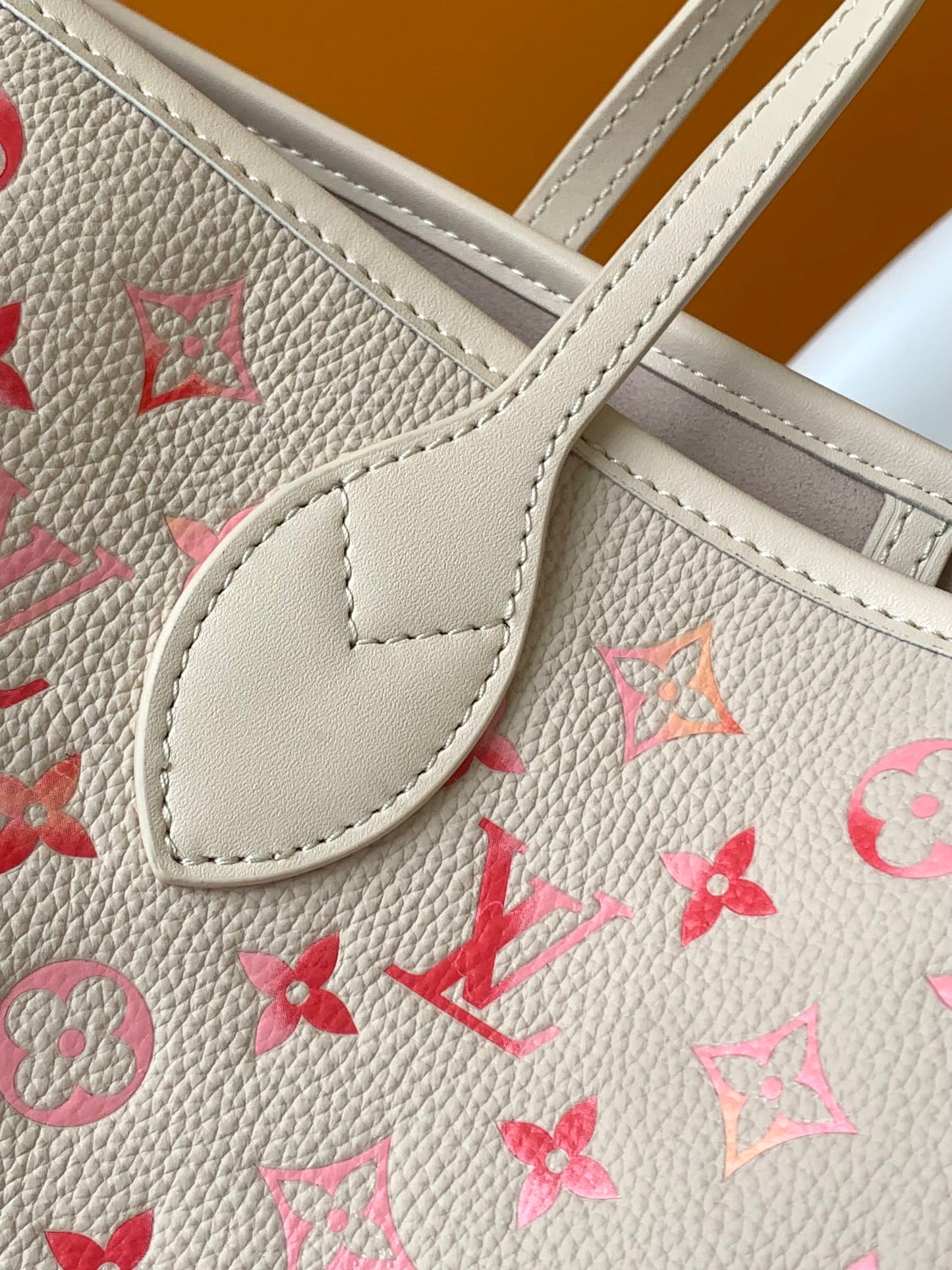 Louis Vuitton Neverfull MM Monogram Tote Bag - Pink Gradient