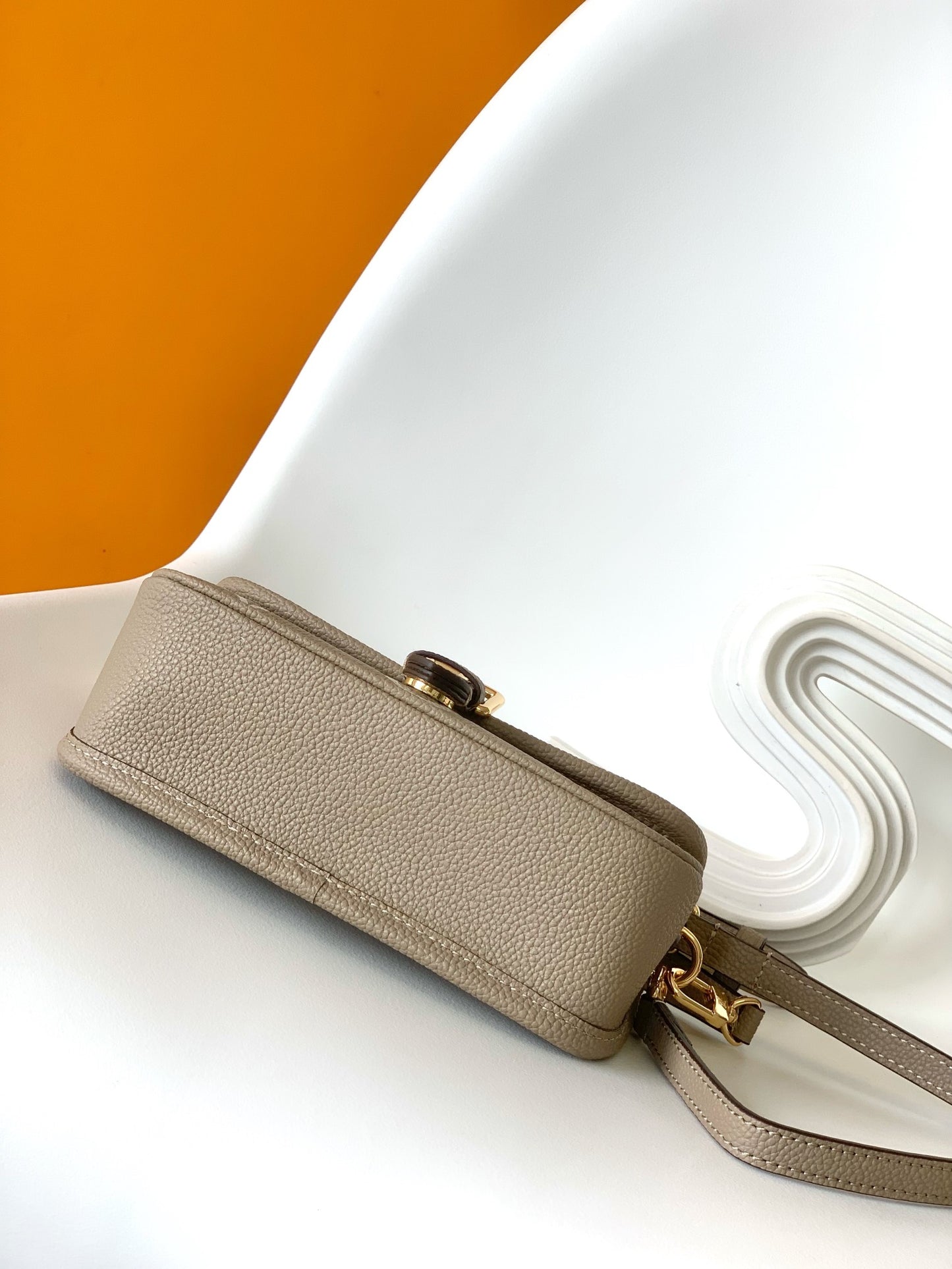Louis Vuitton Diane Monogram Empreinte Leather Shoulder Bag - Tourterelle / Crème