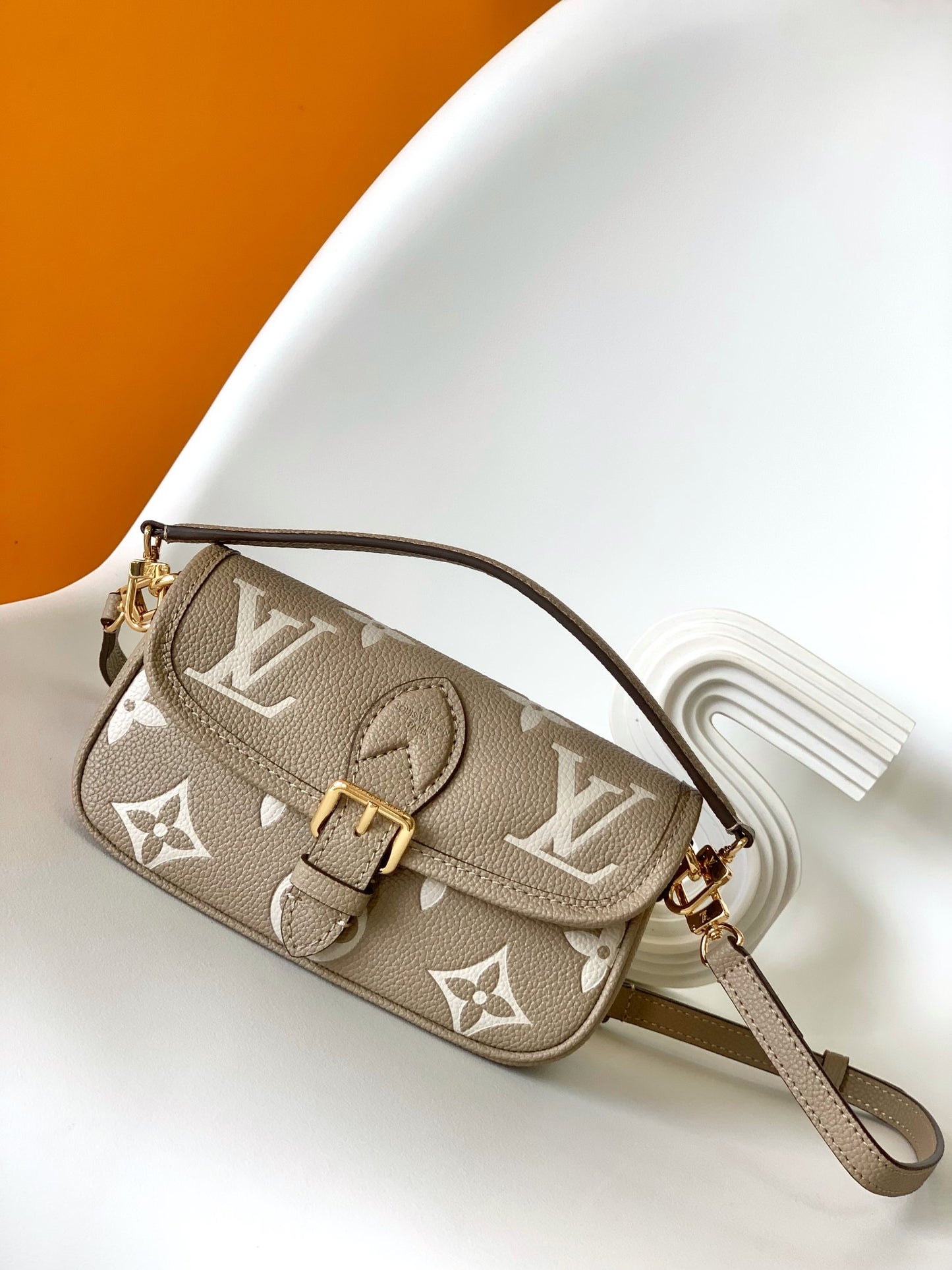 Louis Vuitton Diane Monogram Empreinte Leather Shoulder Bag - Tourterelle / Crème