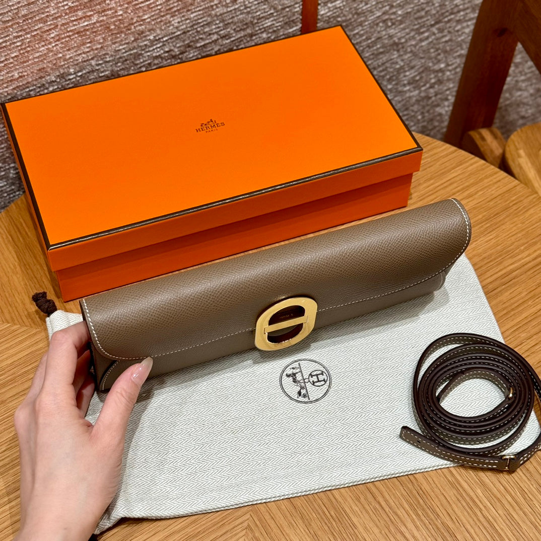 Hermès In-the-Loop Clutch Bag - Etoupe Leather with Gold Hardware