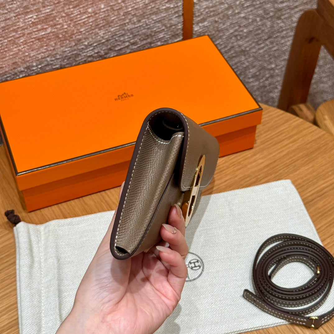 Hermès In-the-Loop Clutch Bag - Etoupe Leather with Gold Hardware