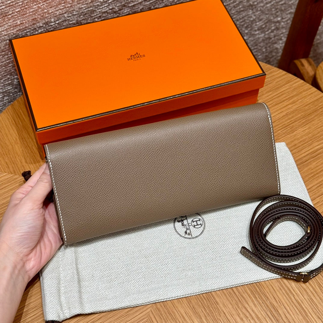 Hermès In-the-Loop Clutch Bag - Etoupe Leather with Gold Hardware