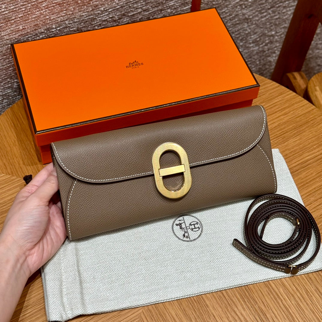 Hermès In-the-Loop Clutch Bag - Etoupe Leather with Gold Hardware