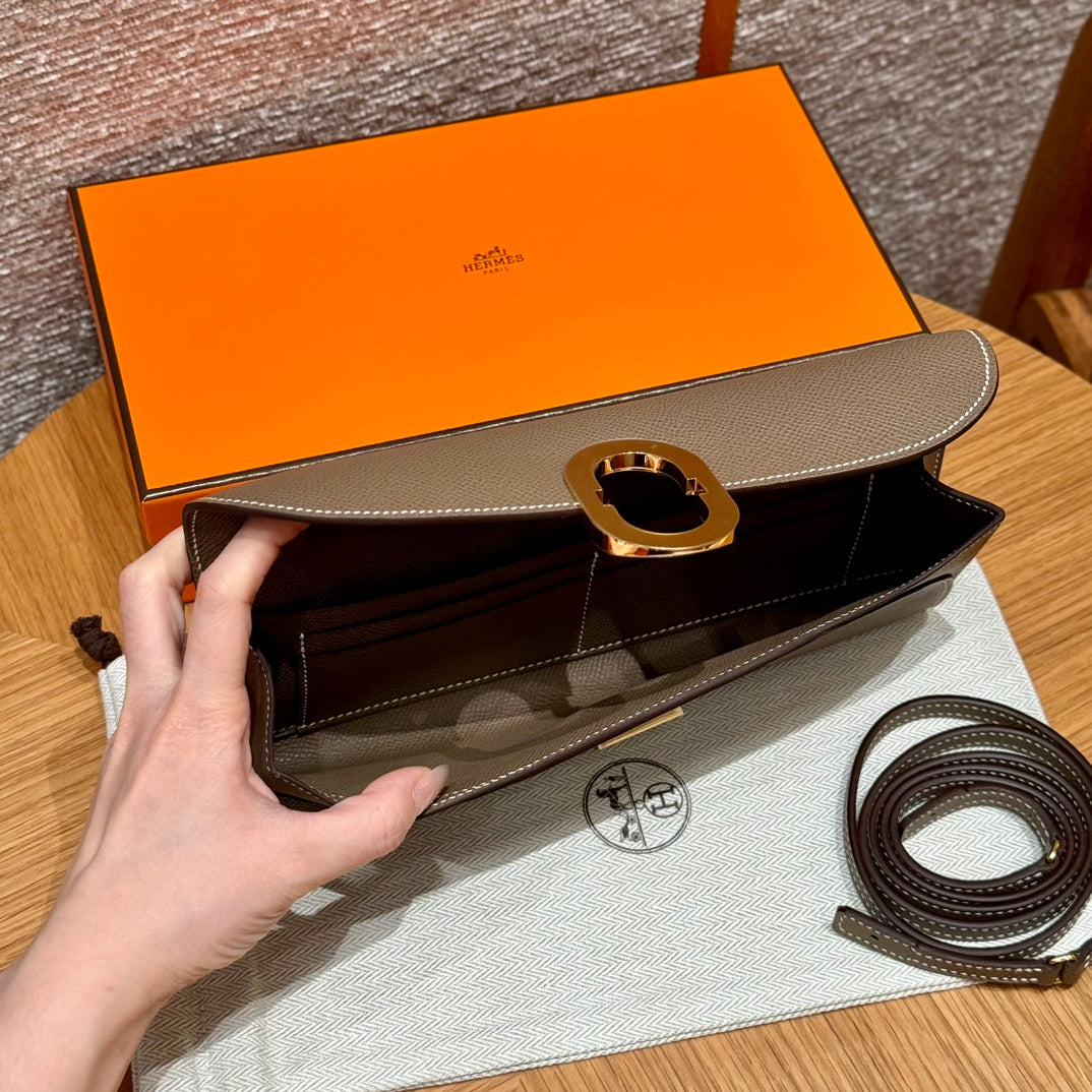 Hermès Geta Bag Epsom Leather Etoupe with Gold Hardware