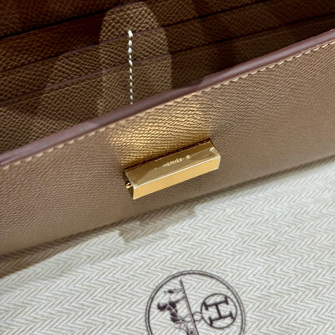 Hermès Geta Bag Epsom Leather Etoupe with Gold Hardware