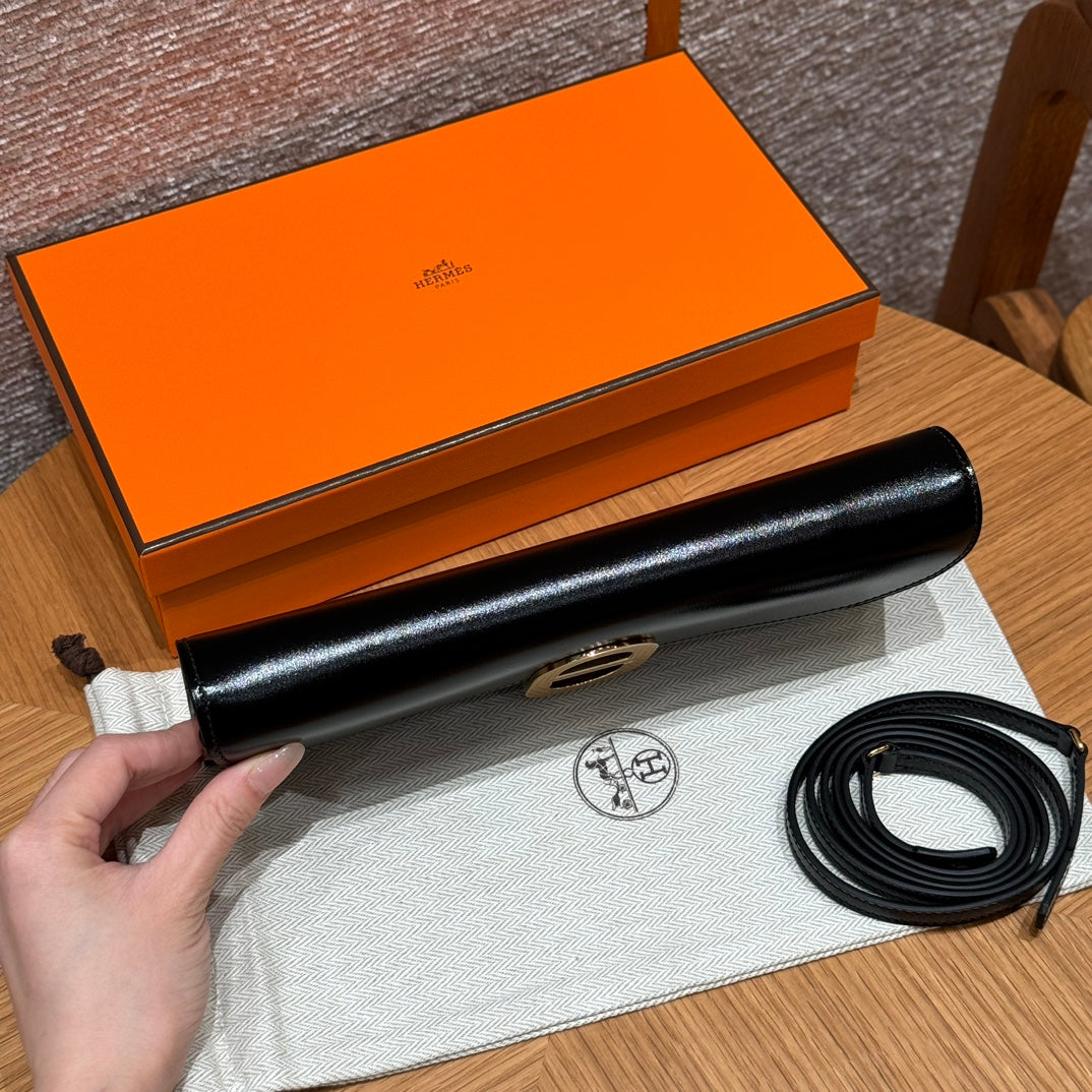 Hermès O'Kelly Clutch in Black Leather with Gold-Tone Hardware