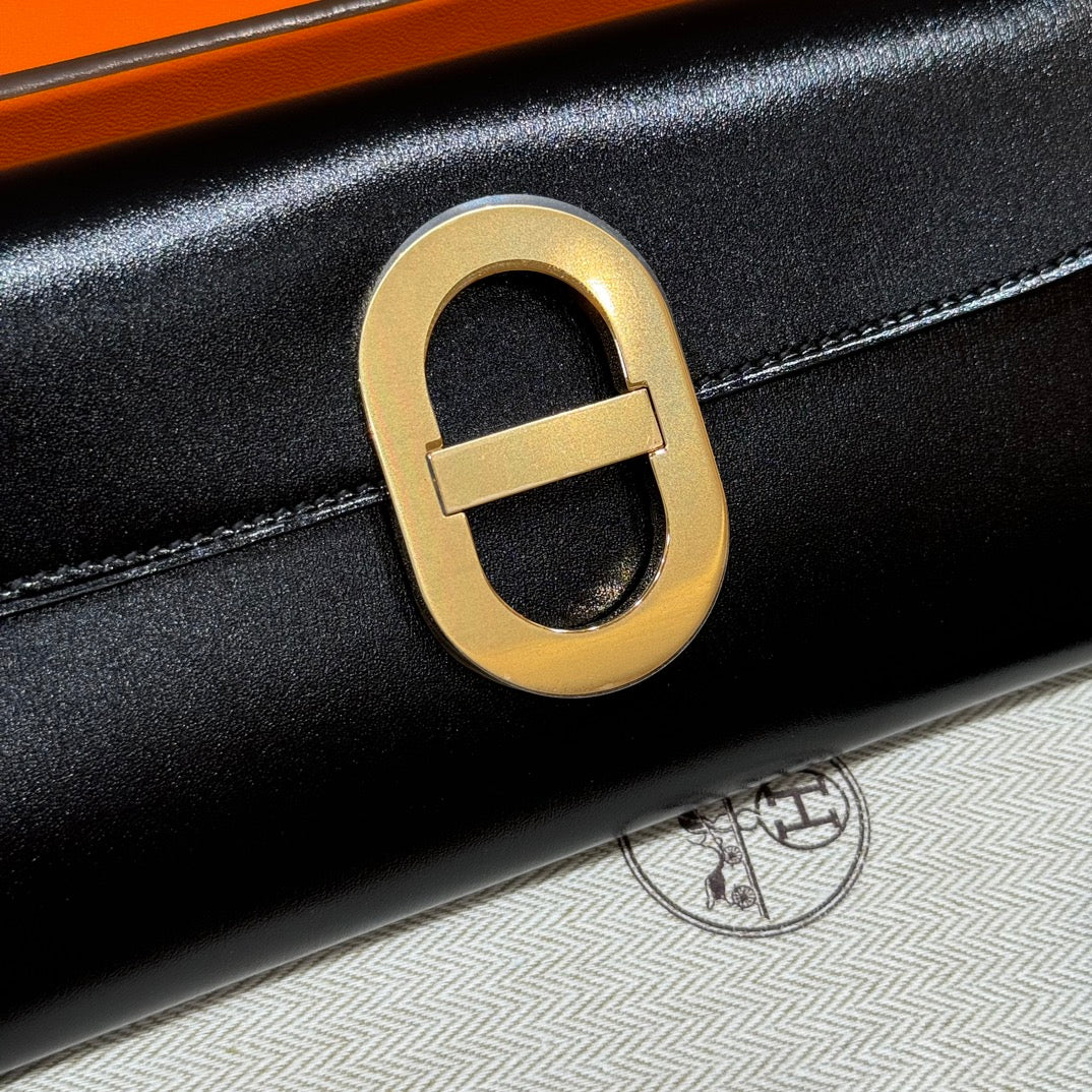 Hermès O'Kelly Clutch in Black Leather with Gold-Tone Hardware