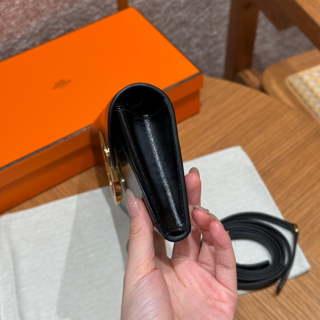 Hermès O'Kelly Clutch in Black Leather with Gold-Tone Hardware