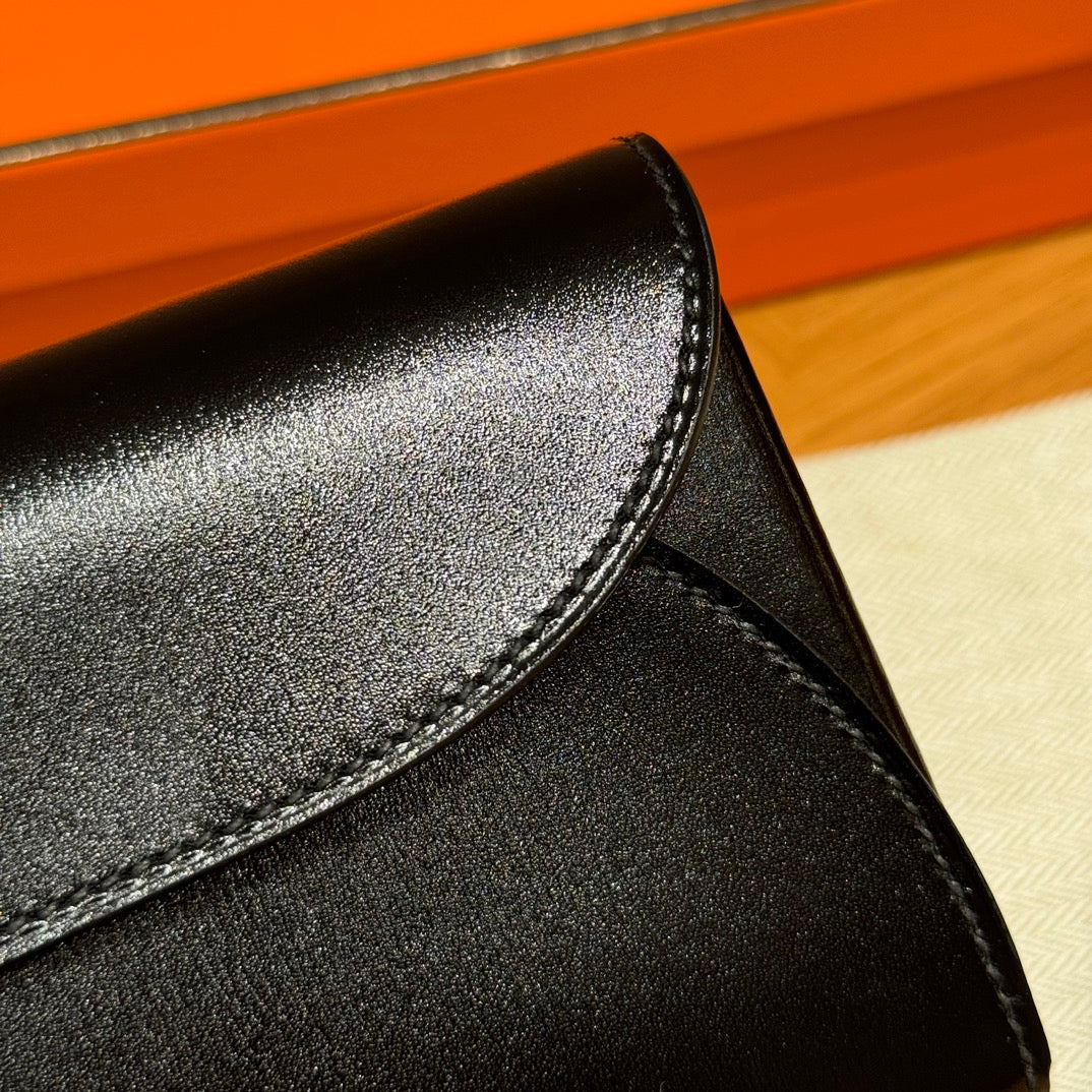 Hermès O'Kelly Clutch in Black Leather with Gold-Tone Hardware