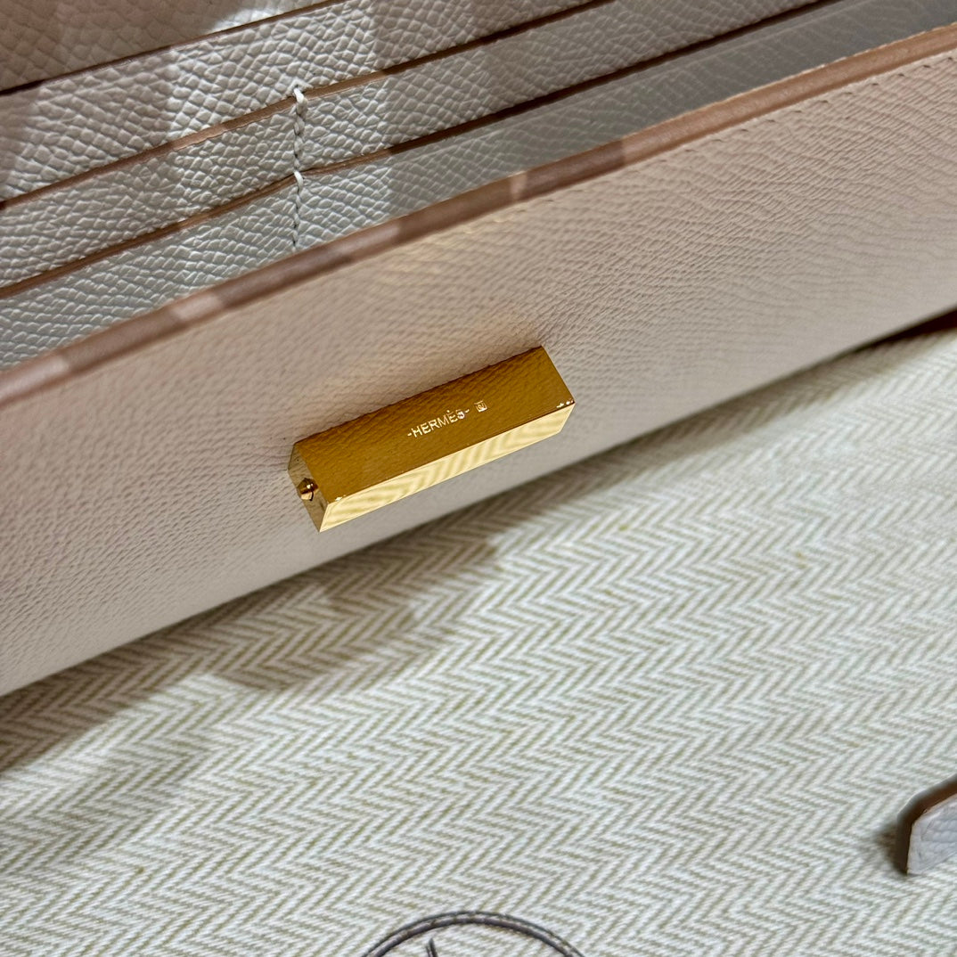 Hermès Geta Bag in White Epsom Leather with Gold Hardware