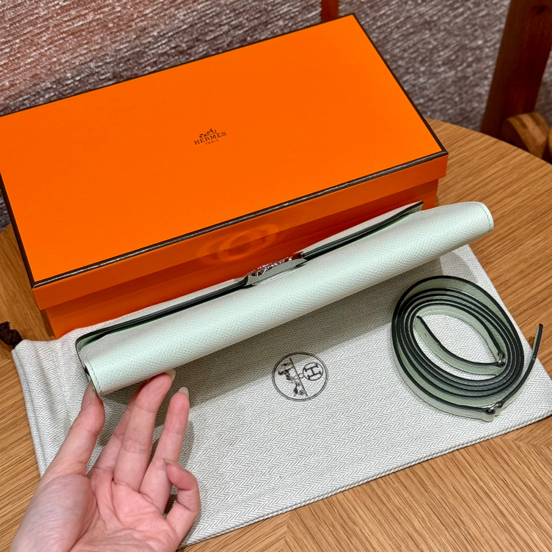 Hermès In-the-Loop Phone Pouch - Vert Fizz Epsom Leather with Palladium Hardware
