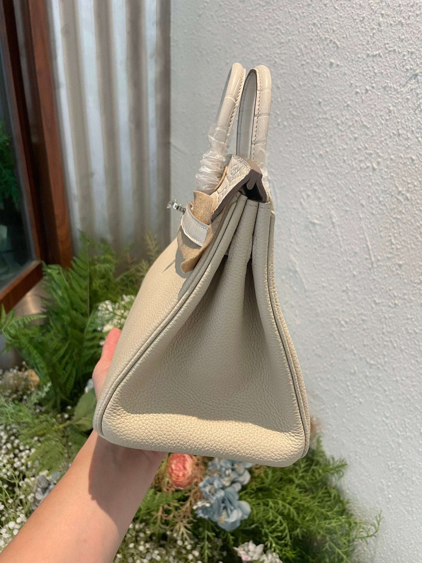 Women's Luxury Cream Leather Top-Handle Handbag with Exotic Embossed Detail