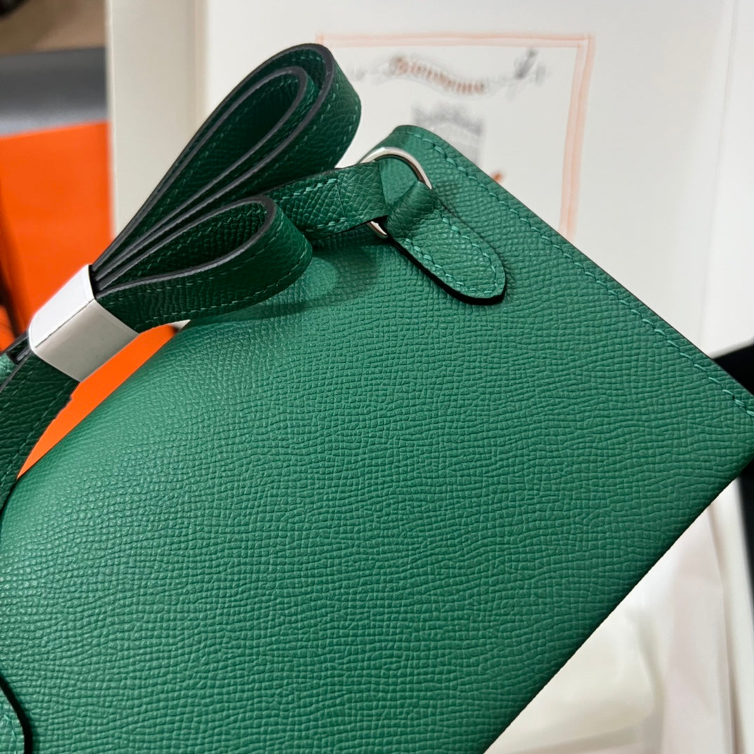 Hermès Small Green Leather Crossbody Bag with Detachable Strap - Authentic Luxury Designer Pouch
