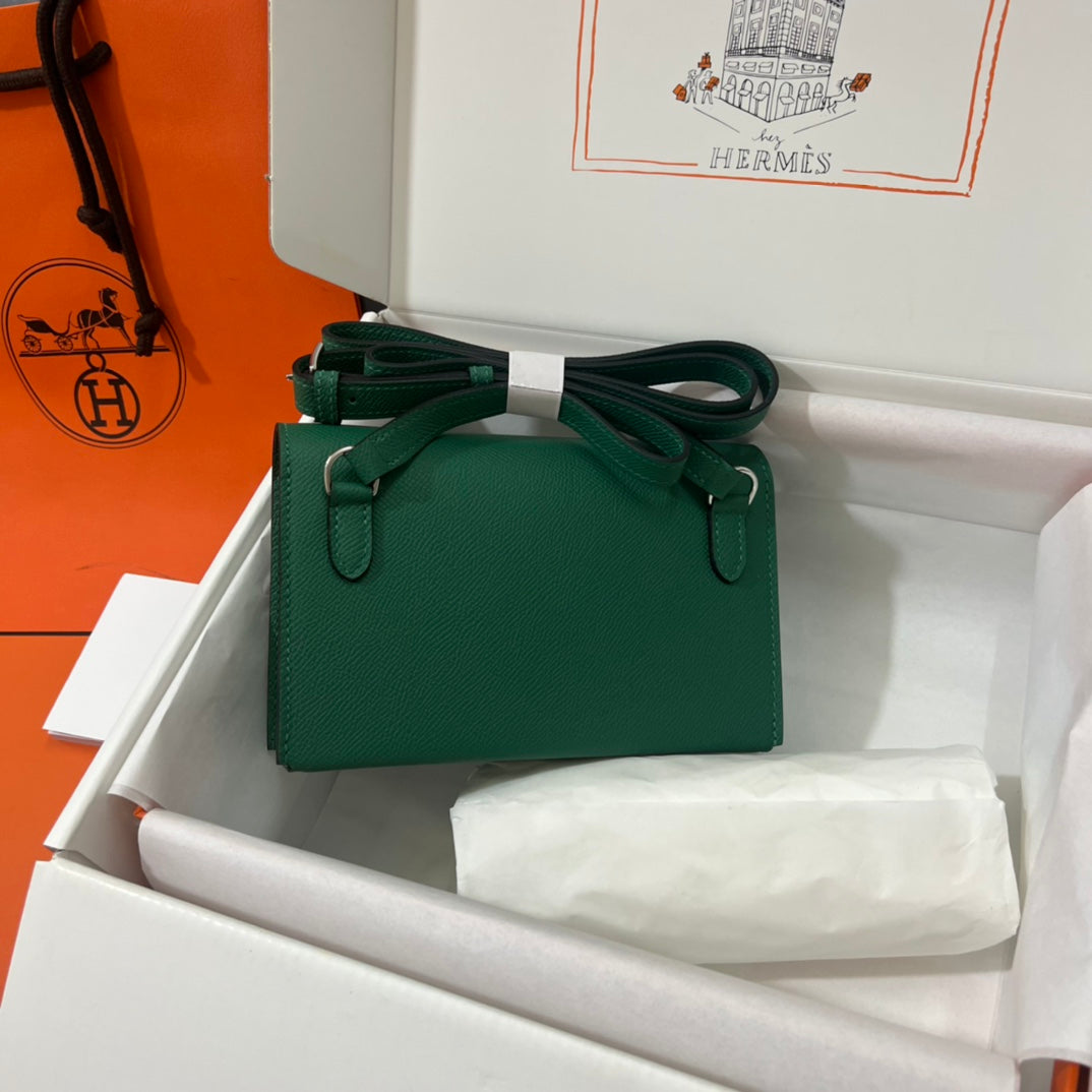 Hermès Small Green Leather Crossbody Bag with Detachable Strap - Authentic Luxury Designer Pouch