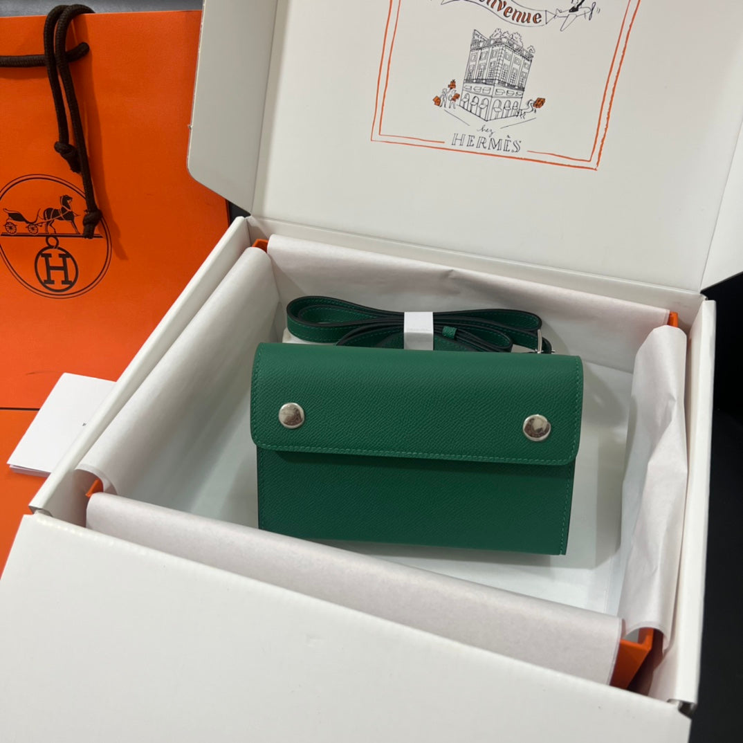 Hermès Small Green Leather Crossbody Bag with Detachable Strap - Authentic Luxury Designer Pouch