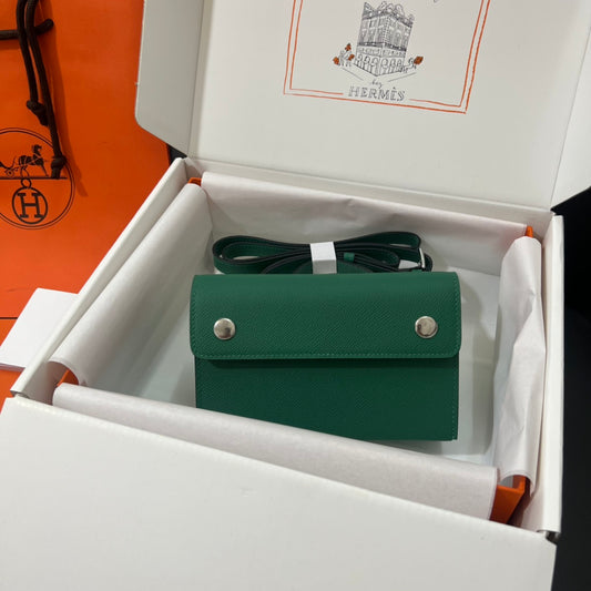 Hermès Small Green Leather Crossbody Bag with Detachable Strap - Authentic Luxury Designer Pouch