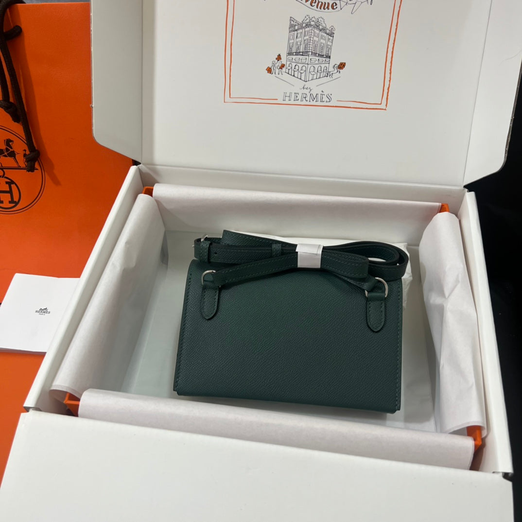 Hermès Click 12 Wallet in Deep Green Leather with Silver-Tone Hardware